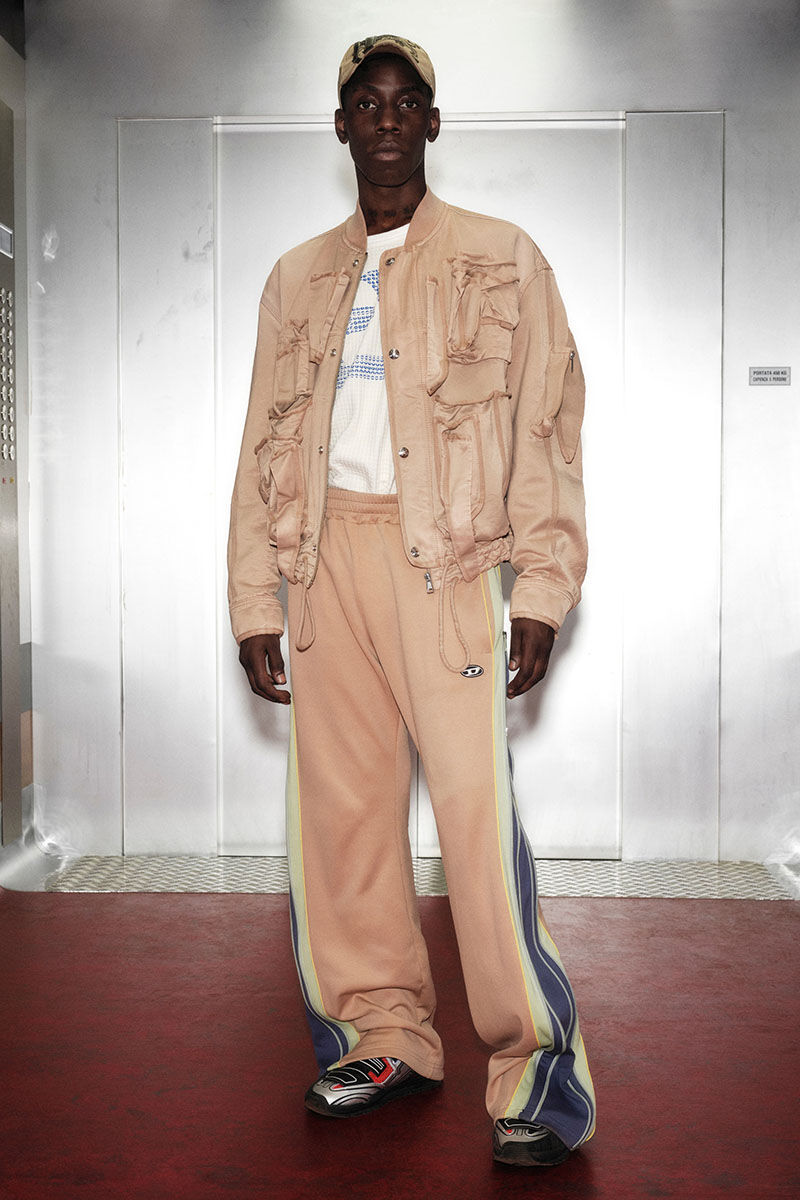 熱販売 Diesel Fashion Show Spring/Summer 22 | Diesel トップス