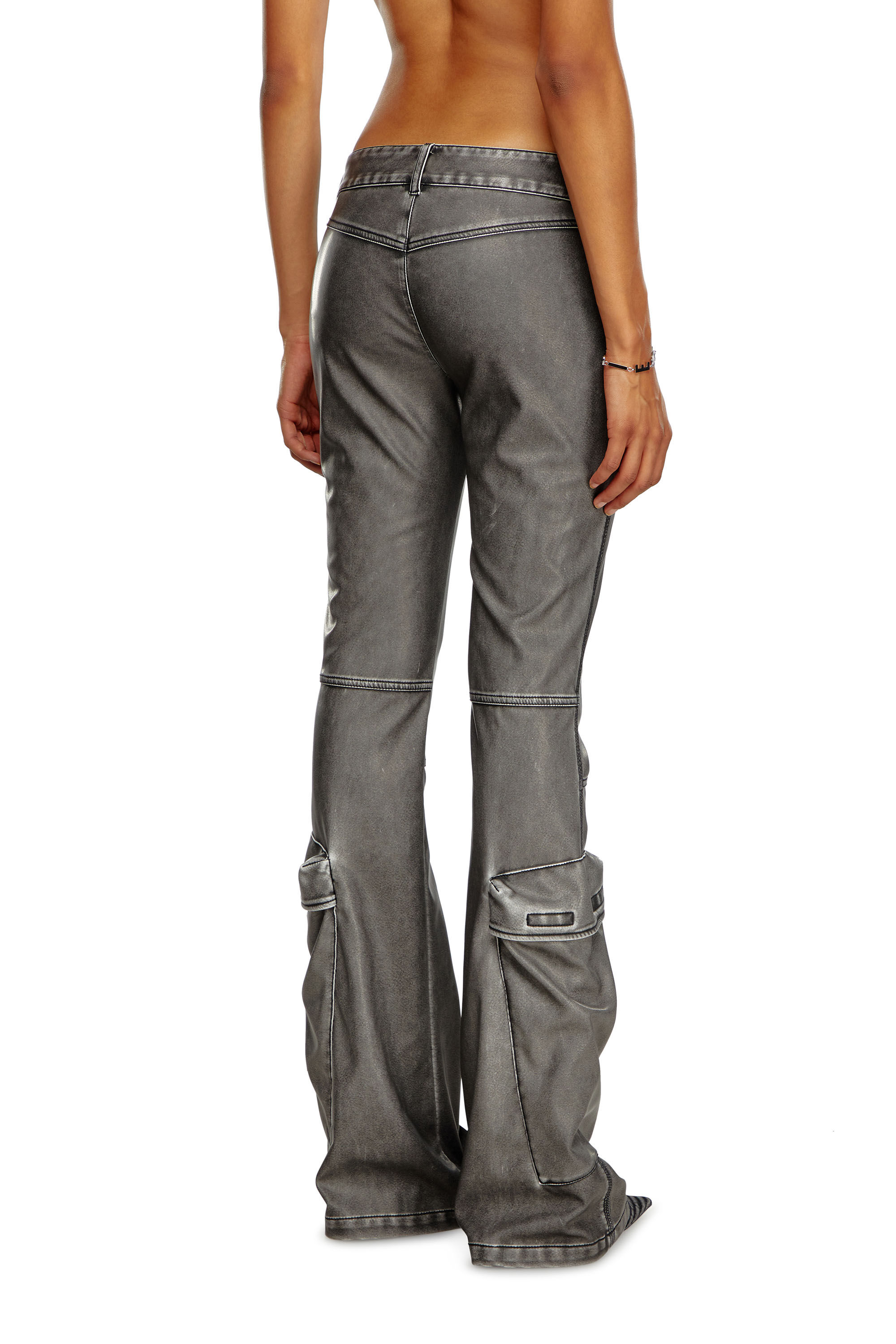 Diesel - P-OWER-P1, Pantalones bootcut en tejido técnico lavado Mujer in Negro - 4