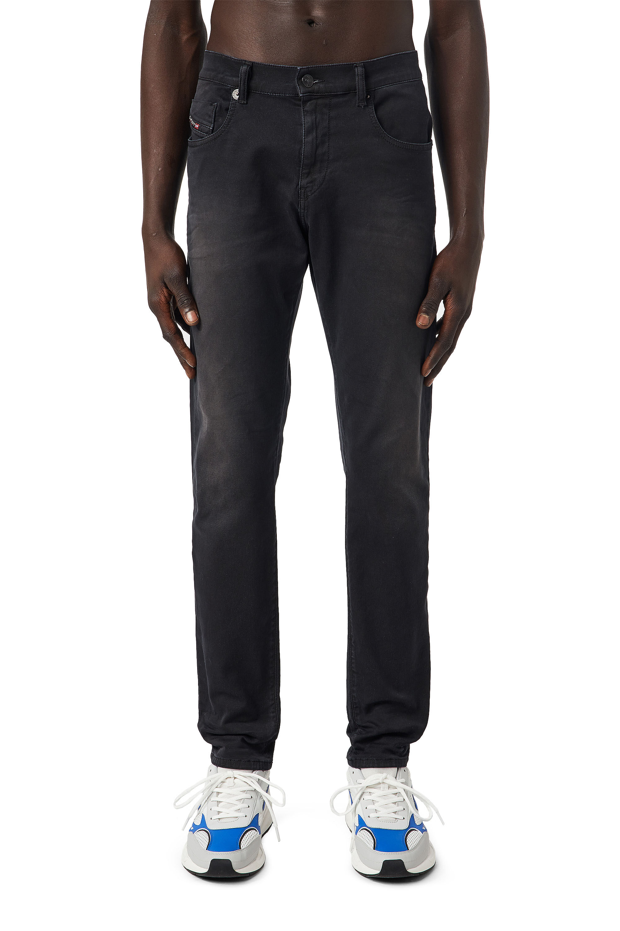 Diesel - D-Strukt JoggJeans® 0670M Slim, Negro/Gris oscuro - Image 3
