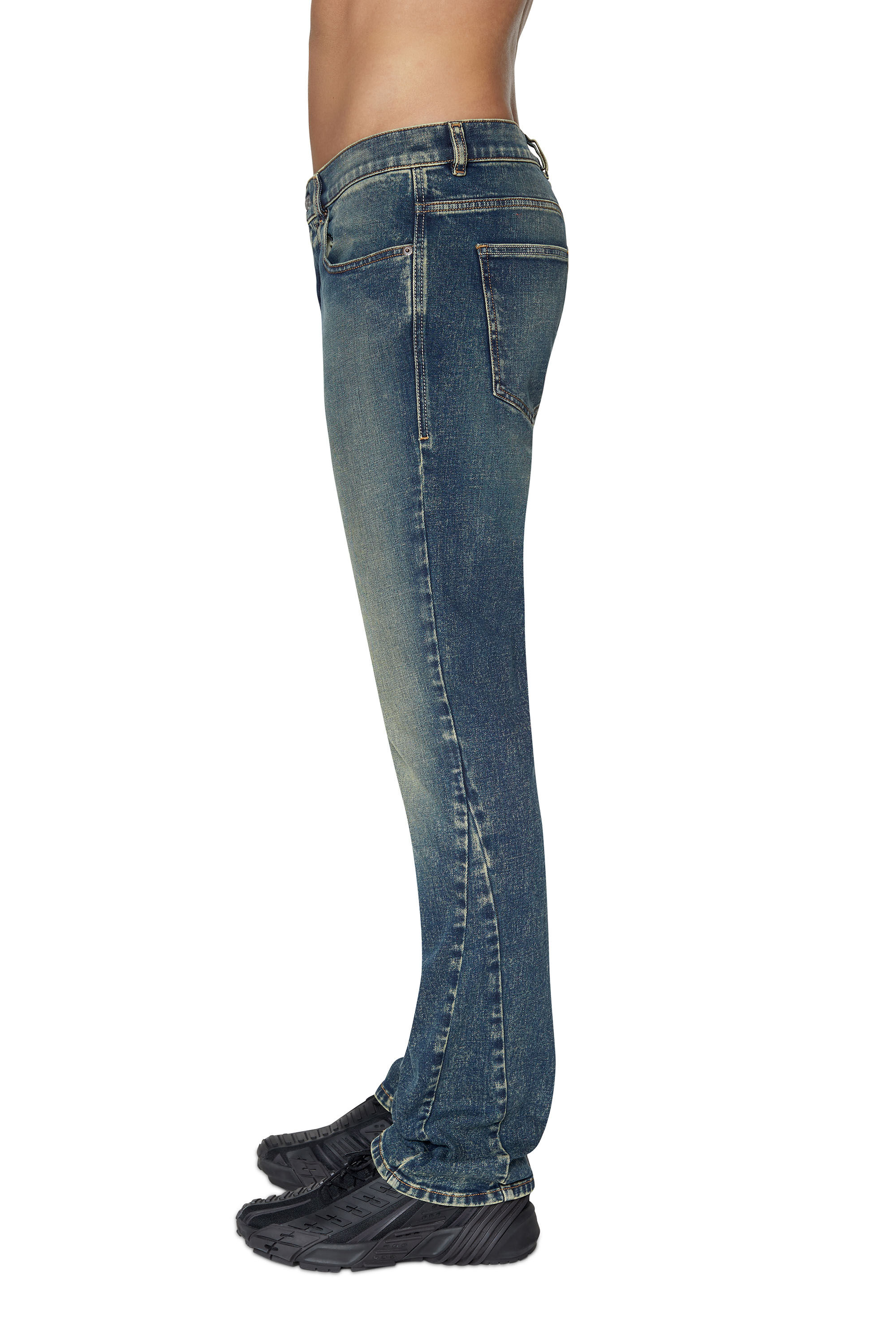 Diesel - 2021 09B91 Bootcut Jeans, Azul Oscuro - Image 5
