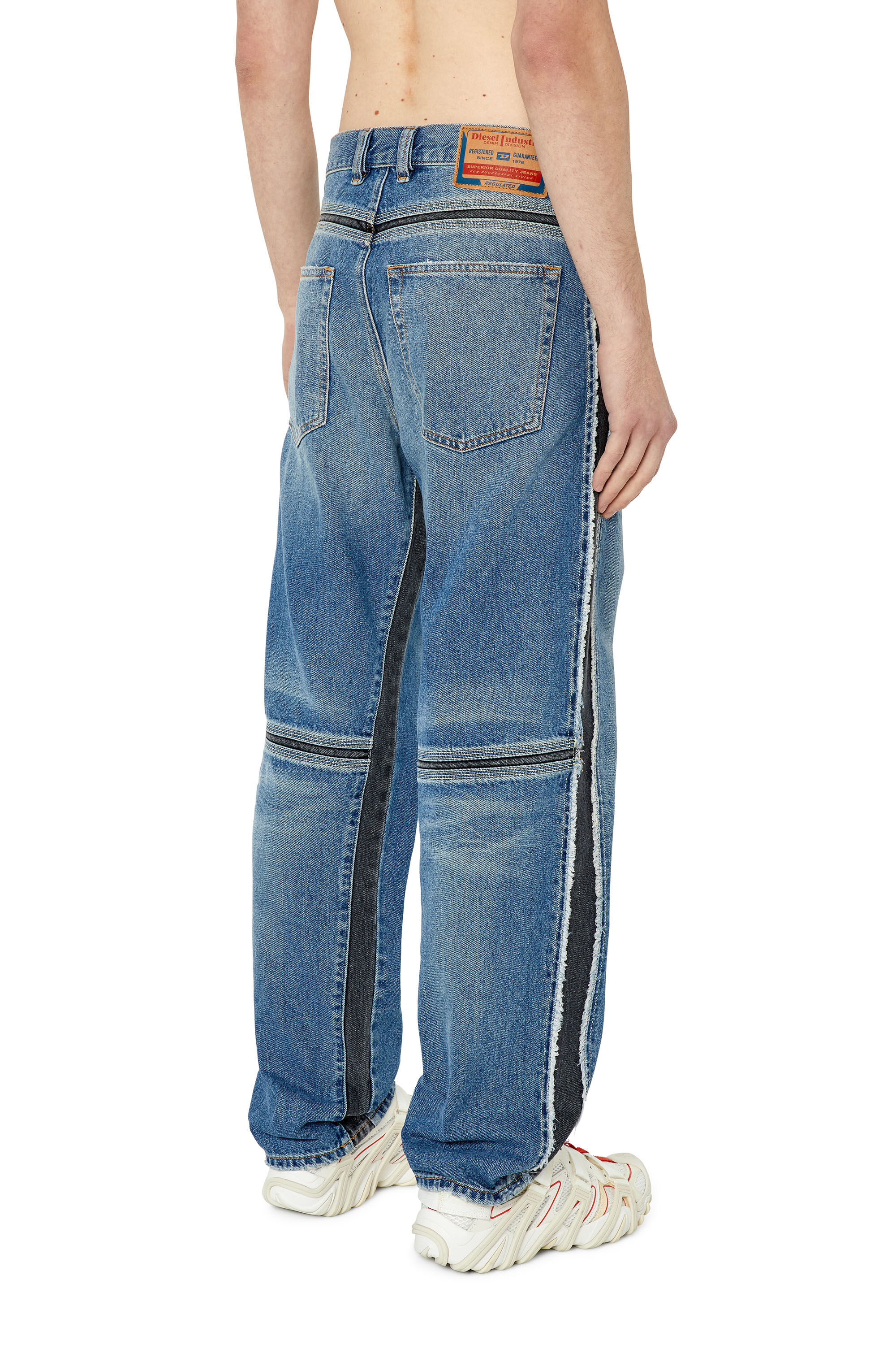 Diesel - D-Mand 09F20 Straight Jeans, Azul medio - Image 4