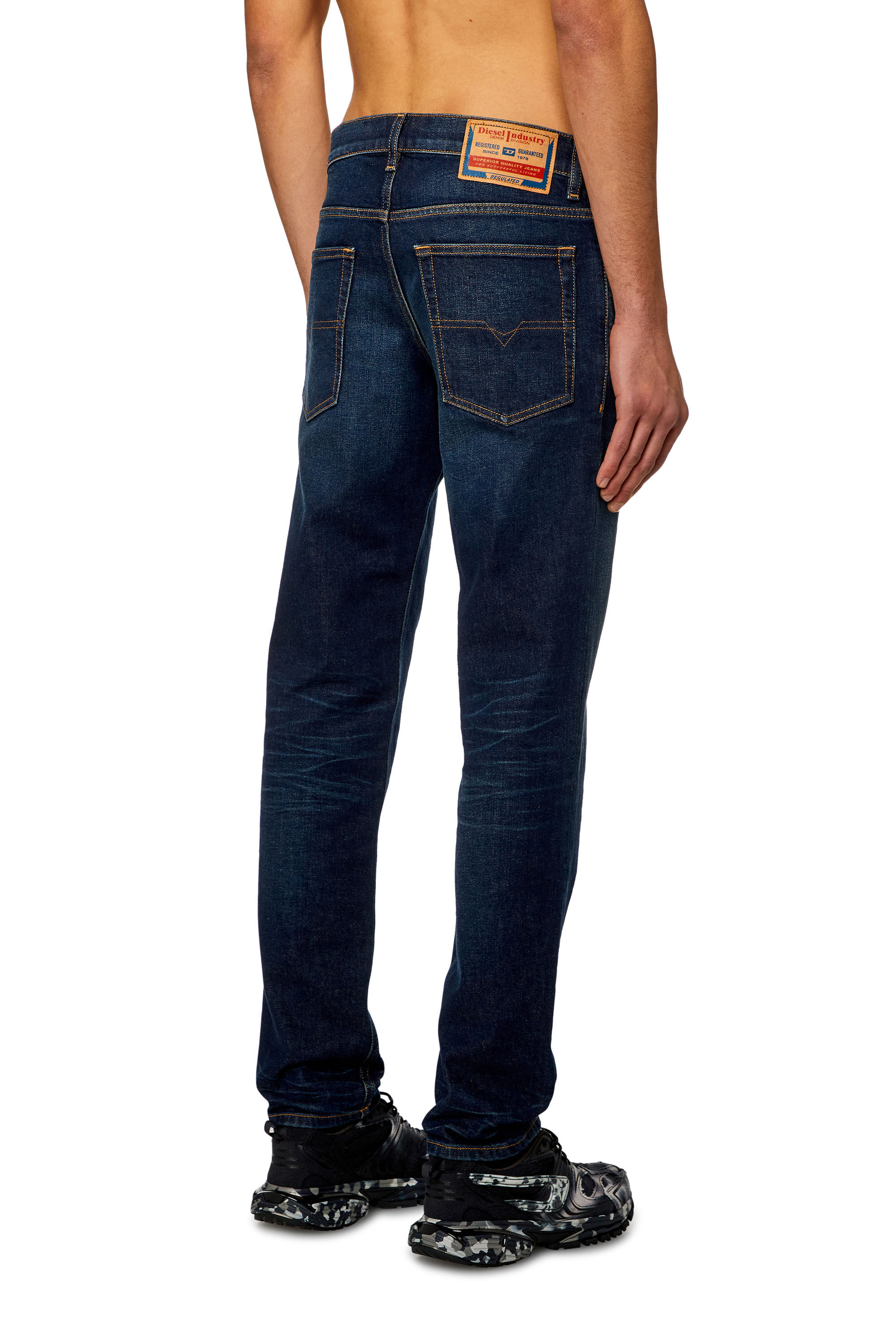 Diesel - Tapered Jeans 2023 D-Finitive 09H38, Azul Oscuro - Image 4