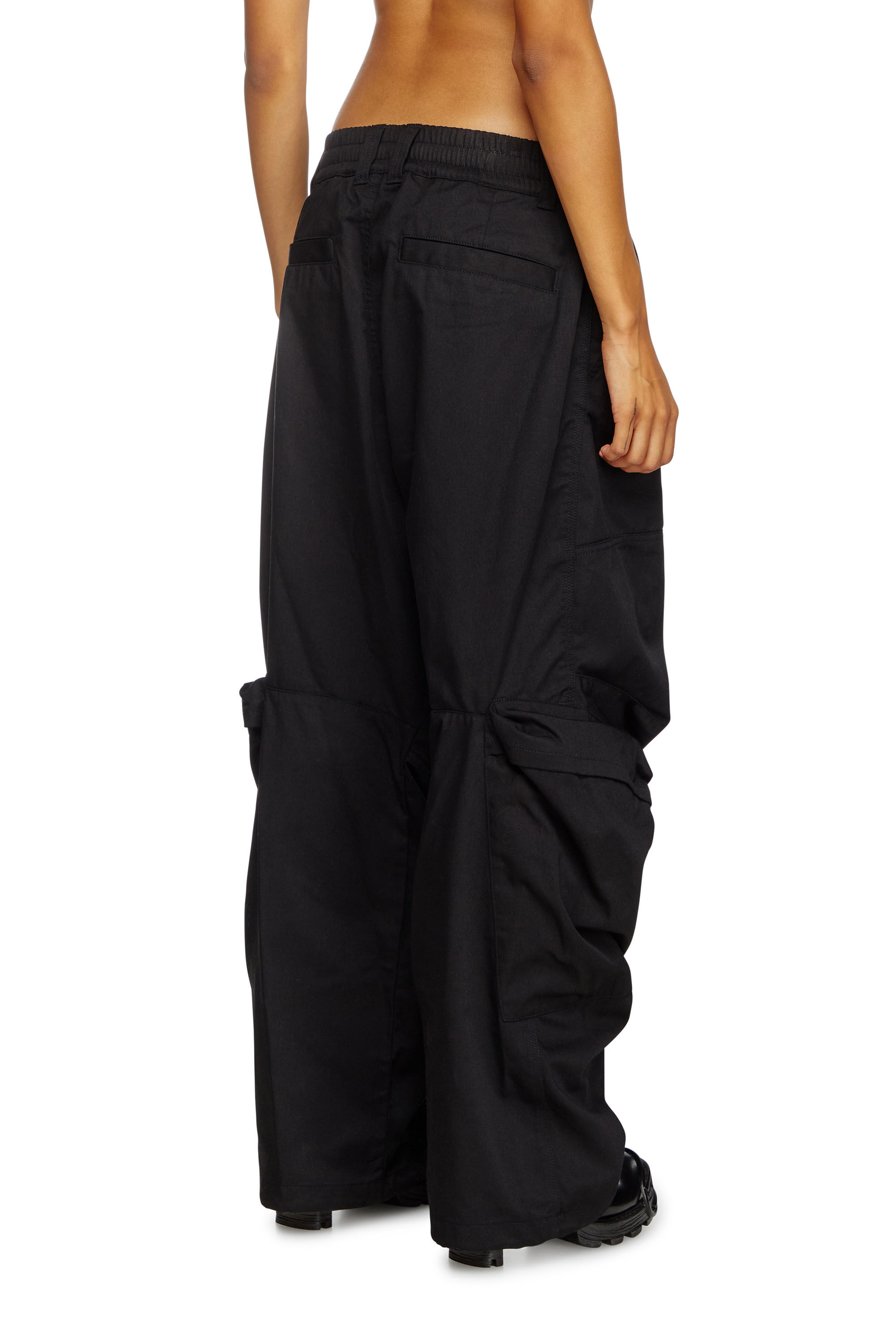 Diesel - P-ARNE-FEM-P2, Pantalones cargo de sarga de algodón Mujer in Negro - 5