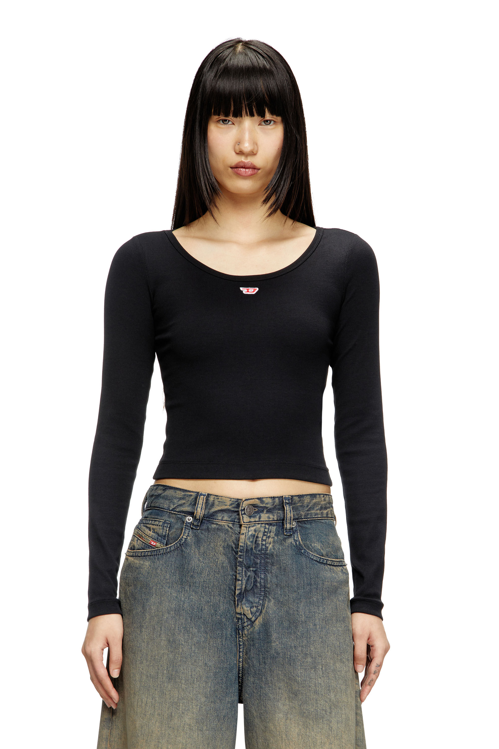 【はこぽす対応商品】 T-BALLET-D Woman: Long-sleeve top with embroidered D patch トップス