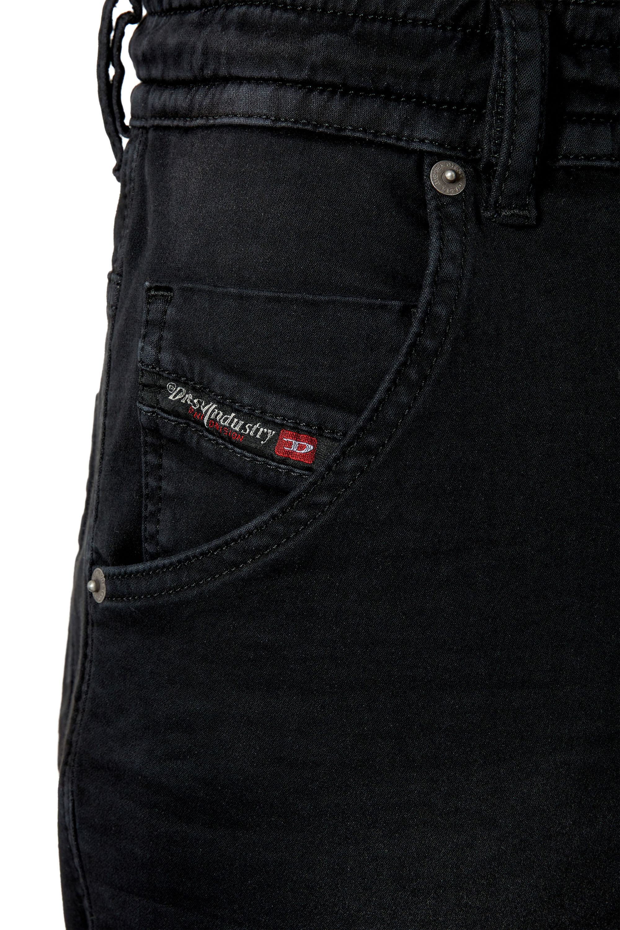 Diesel - D-KROOSHORT-Z JOGGJEANS, Hombre Pantalones cortos de color de JoggJeans® in Negro - Image 4
