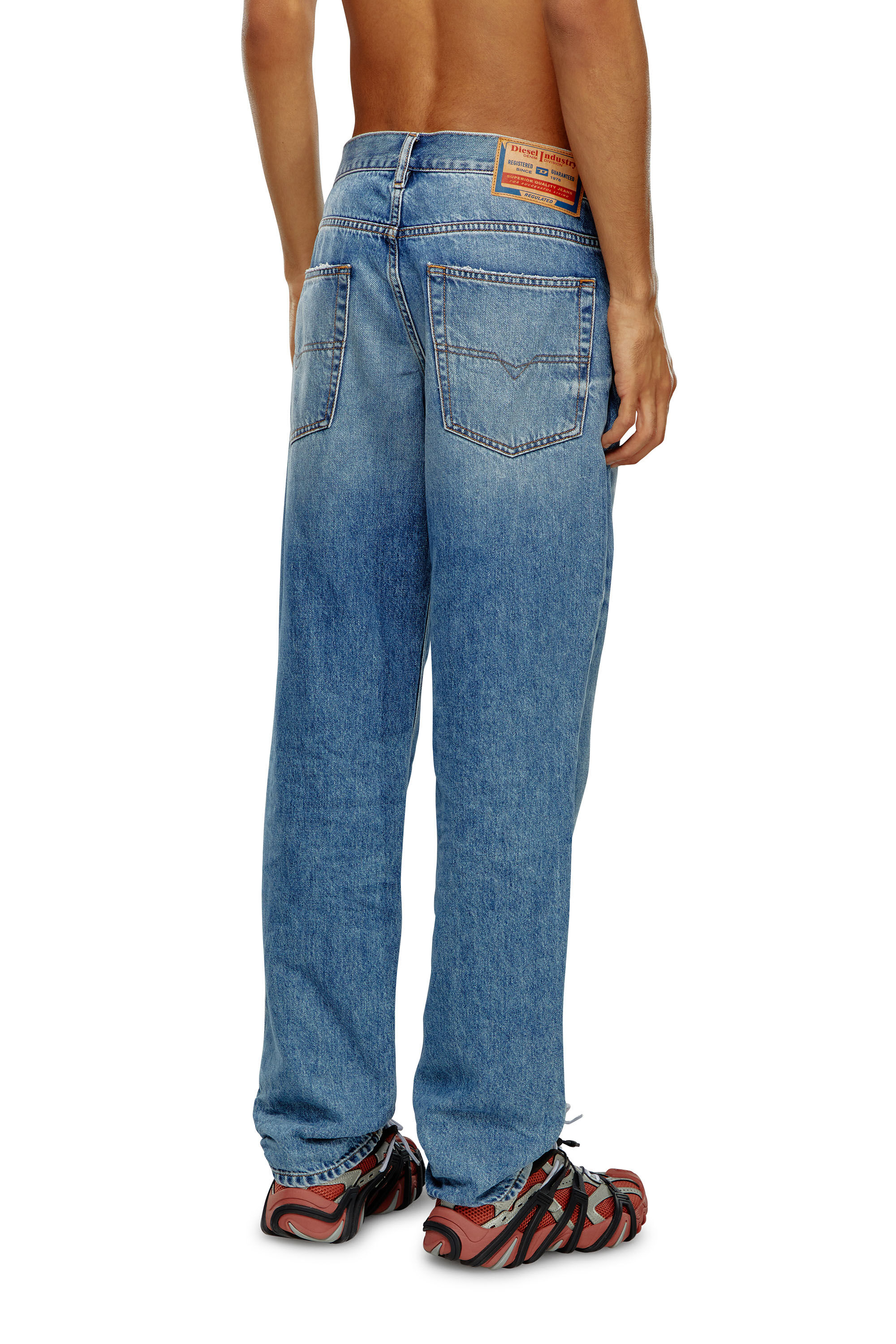 Diesel - Tapered Jeans 2023 D-Finitive 09H95, Azul medio - Image 4