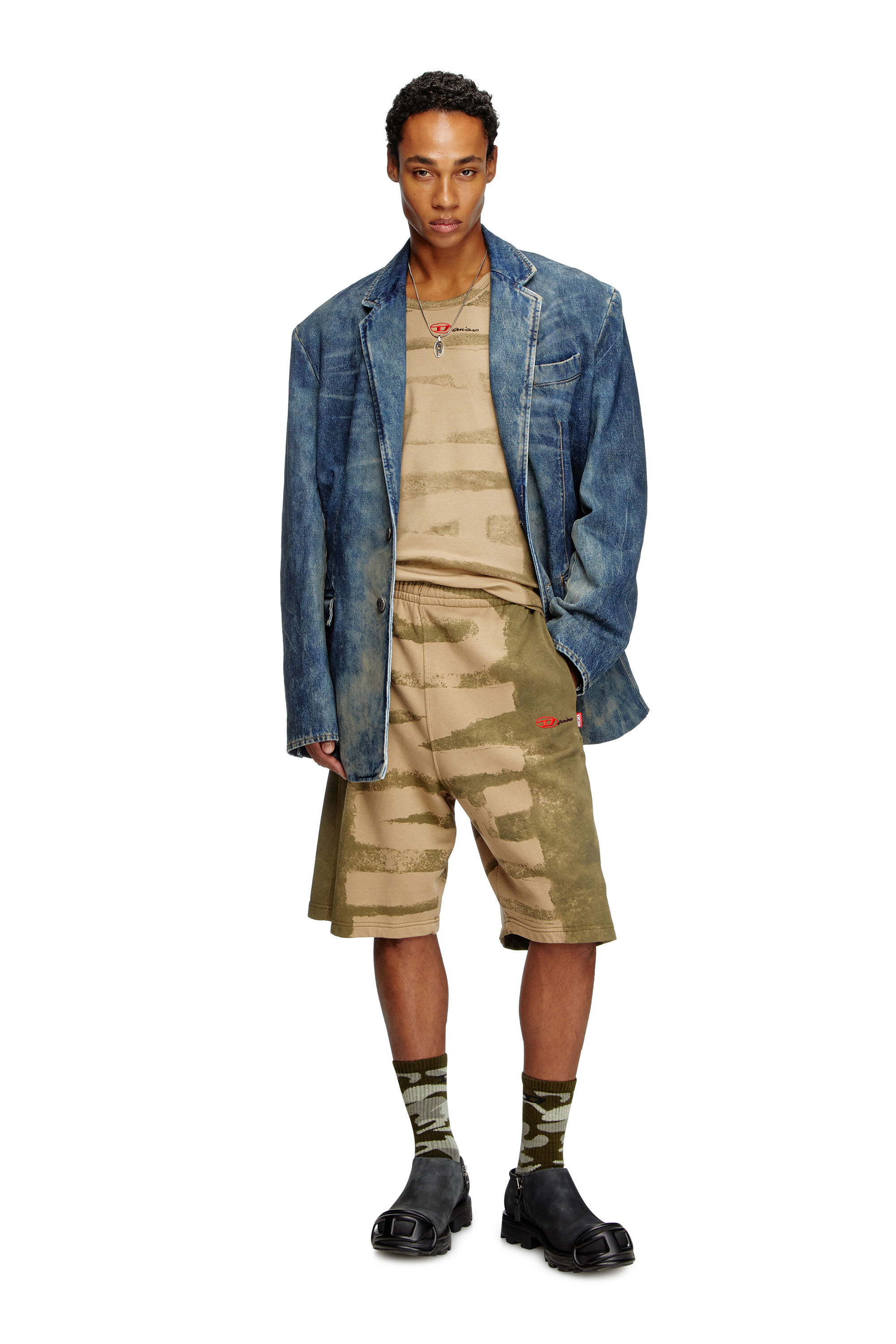Diesel - P-MARSHY-BLEEDING-DD, Pantalones cortos deportivos con estampado Damiano Unisex in Verde - 1