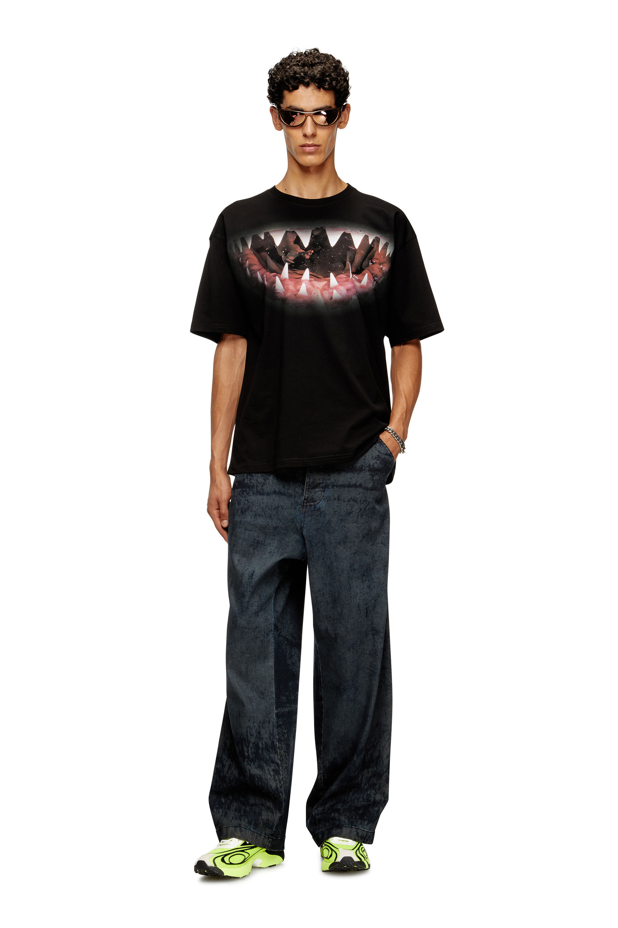 Diesel - T-BOXT-T21, Camiseta de algodón con estampado de boca de tiburón Hombre in Negro - 1
