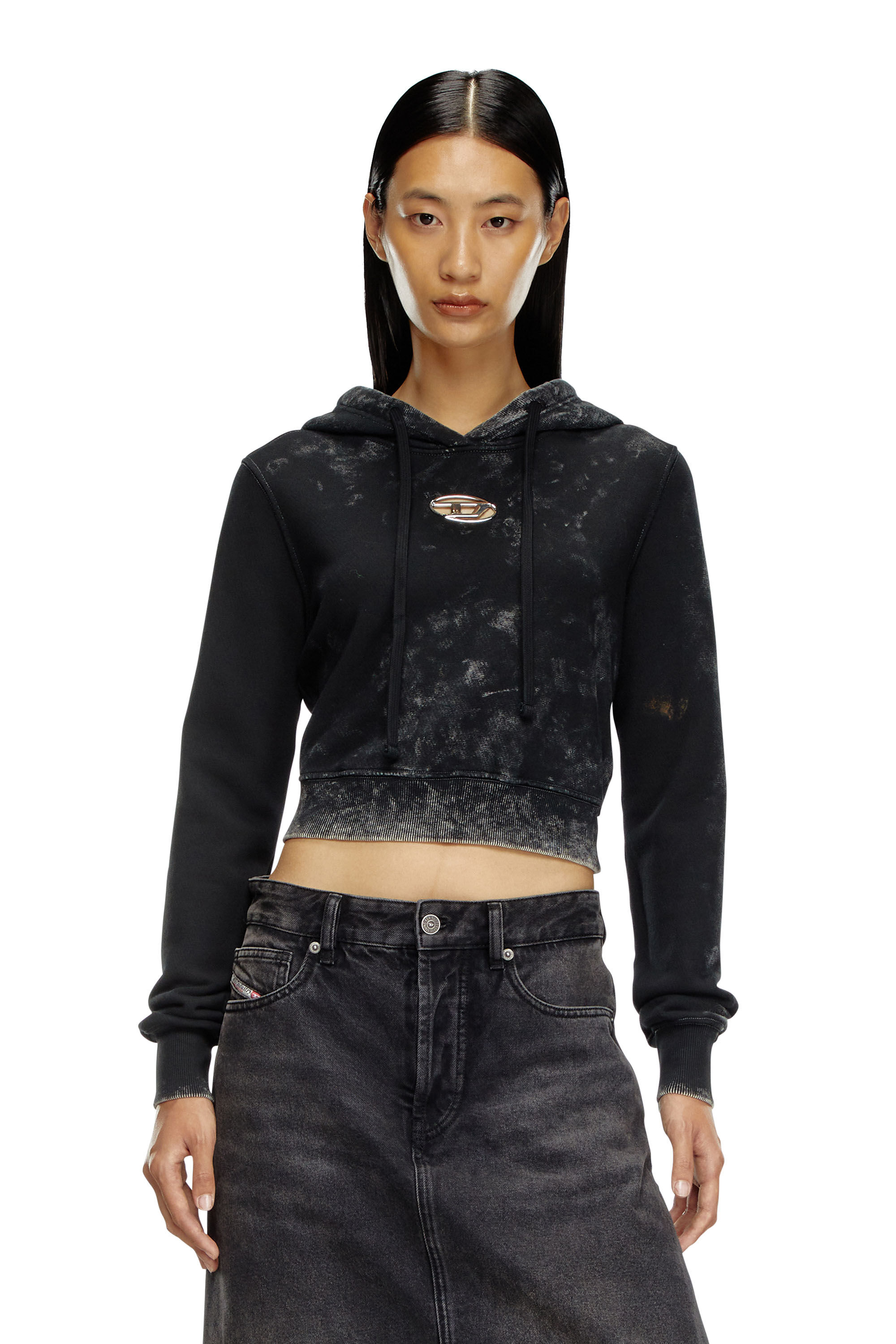 Diesel - F-SLIMMY-HOOD-P5, Sudadera recortada desteñida con capucha y logotipo de metal Mujer in Negro - 3