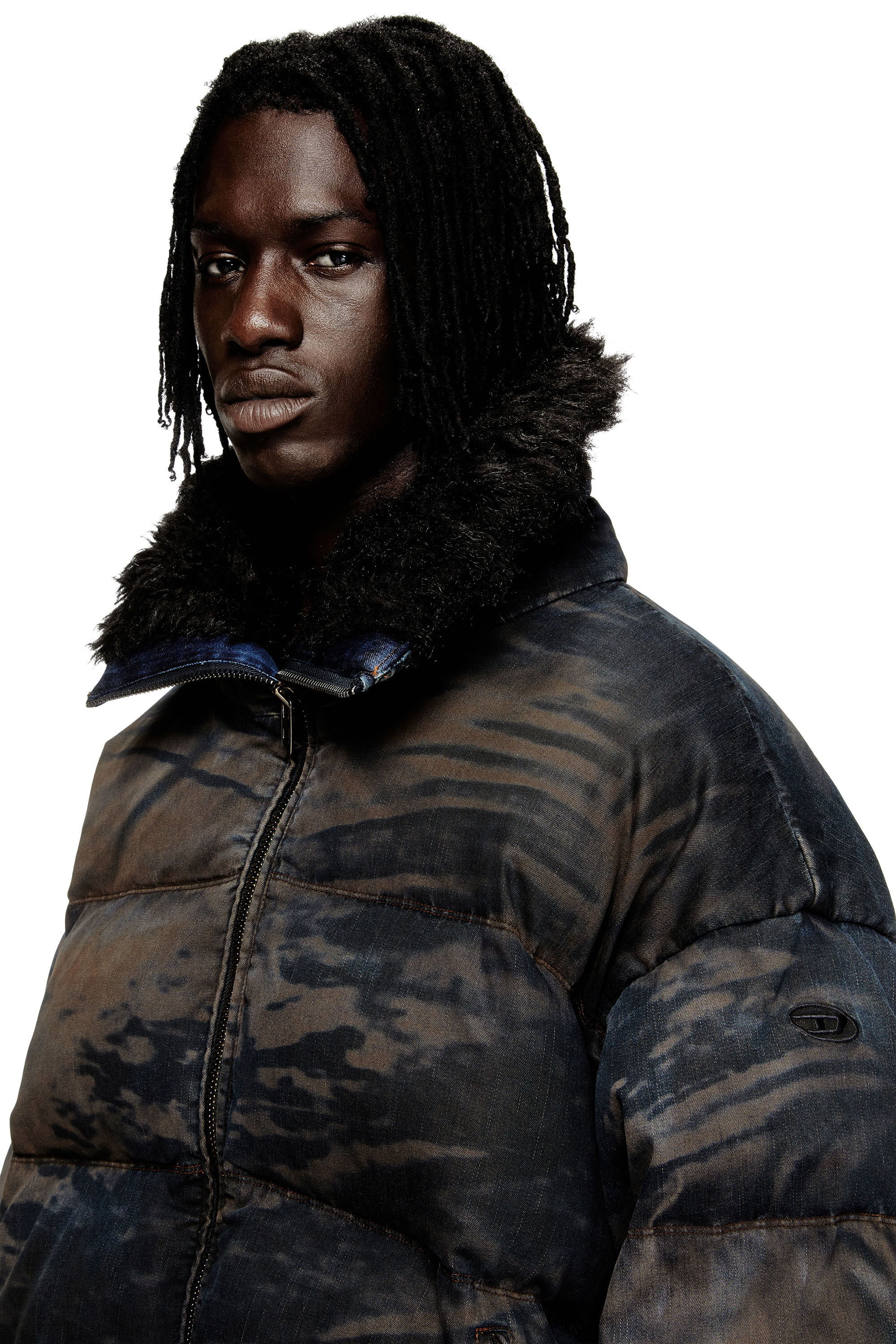 Diesel - W-JOHNS, Chaqueta de plumón con estampado de camuflaje efecto denim sucio Hombre in Multicolor - 4
