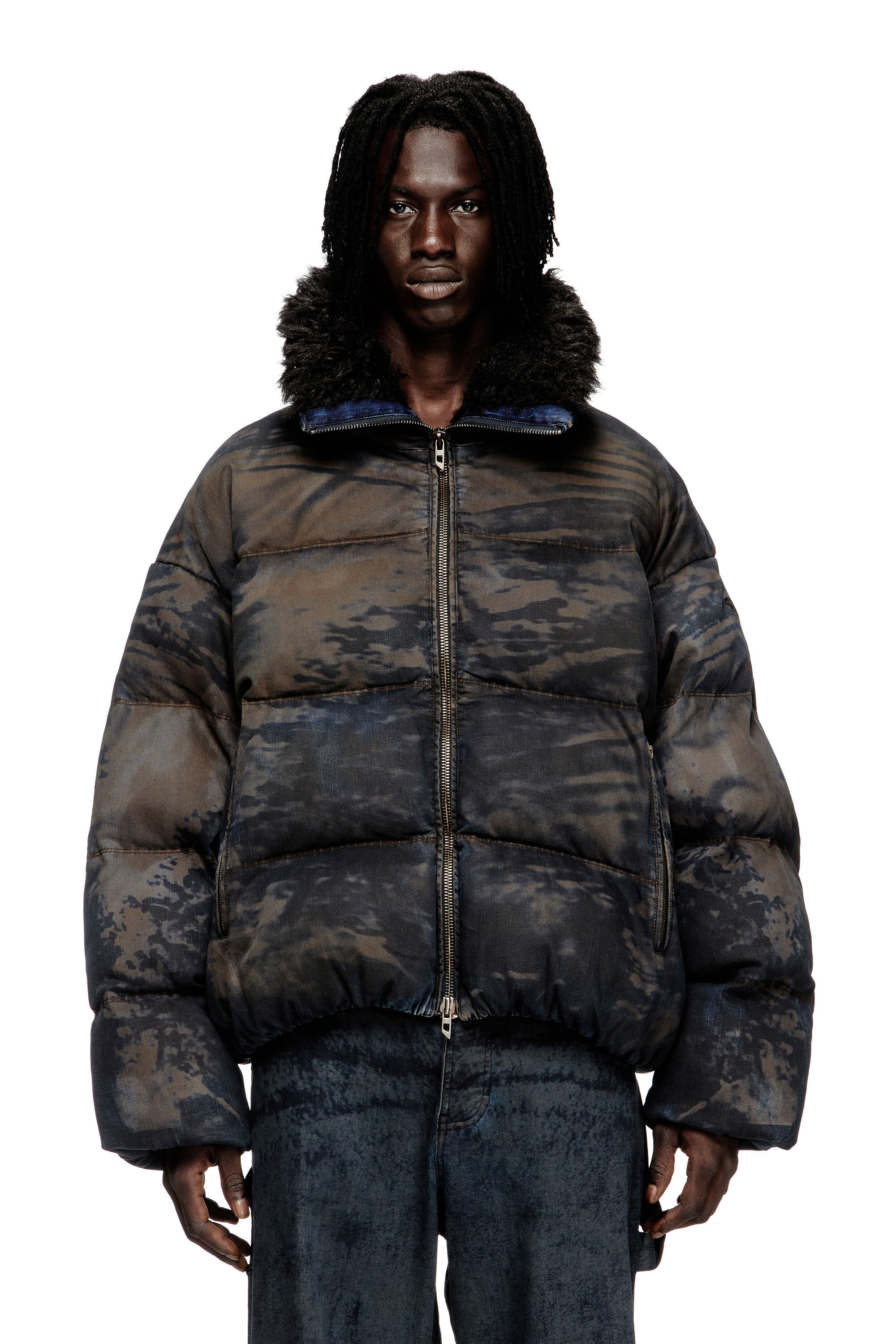 Diesel - W-JOHNS, Chaqueta de plumón con estampado de camuflaje efecto denim sucio Hombre in Multicolor - 3