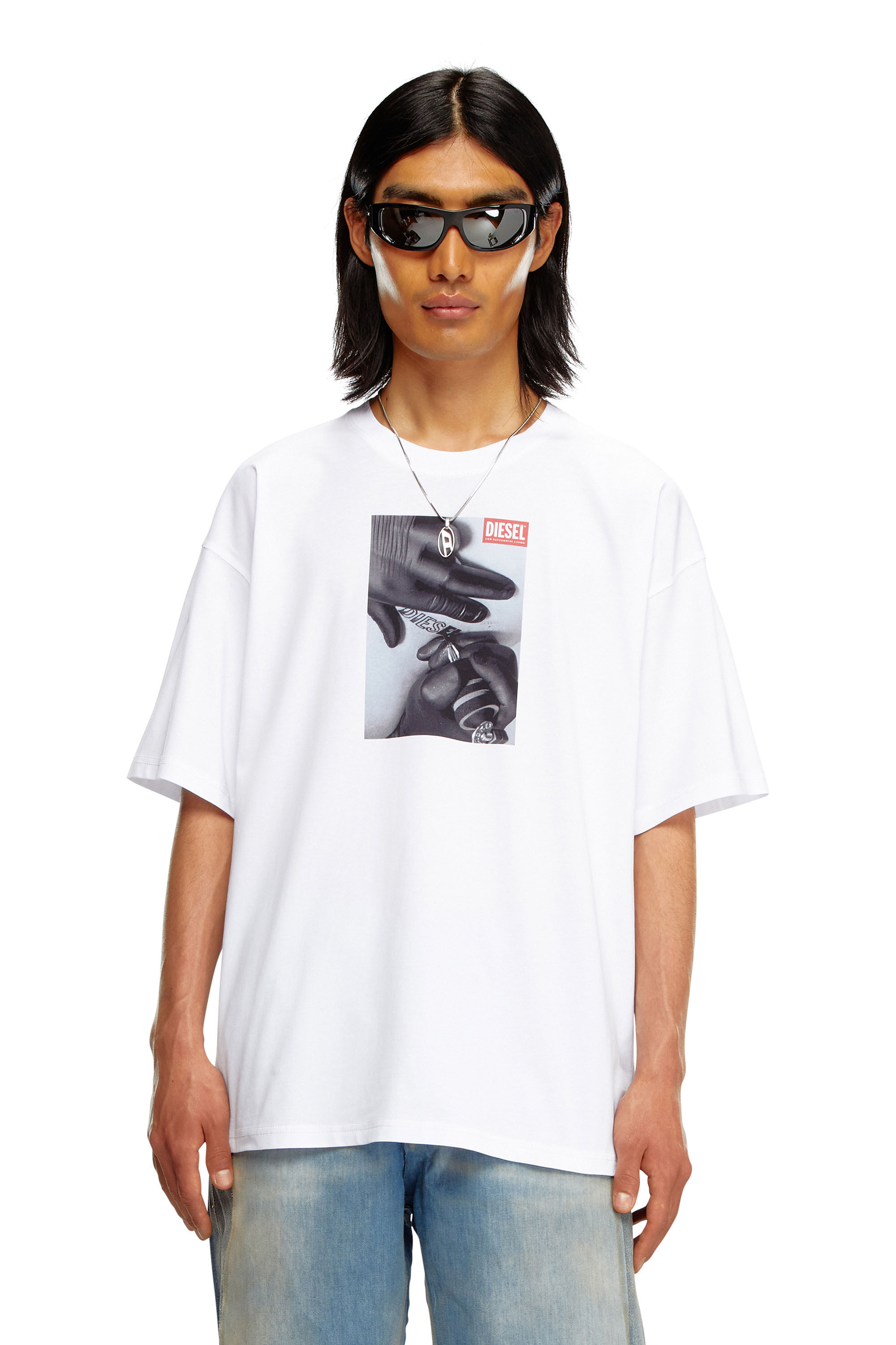 Tシャツ・カットソー DIESEL Men T Shirts A16185 0GIAS141 WHITE Men's T-shirt with Diesel patch logo | White | Diesel