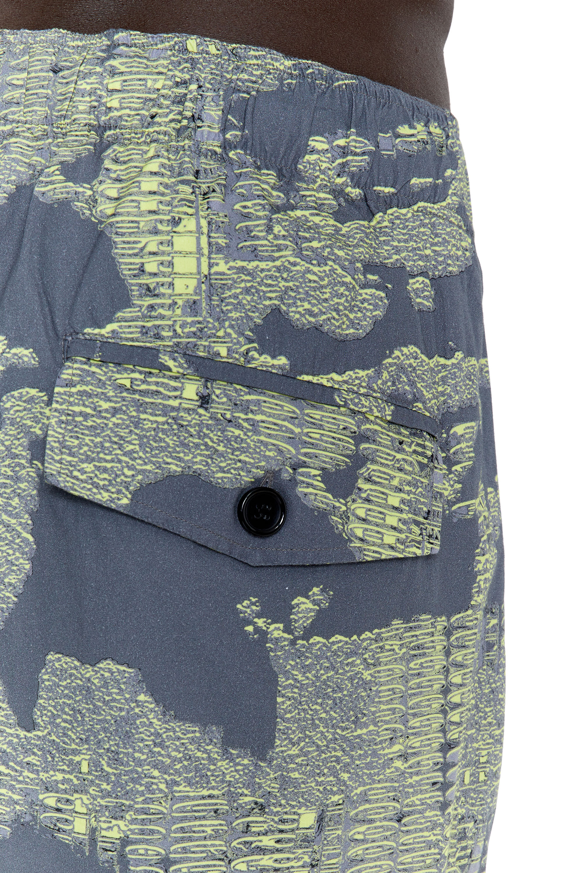 激安先着 camo pixelated with Trousers Man: P-FERGY-E print Diesel | パンツ