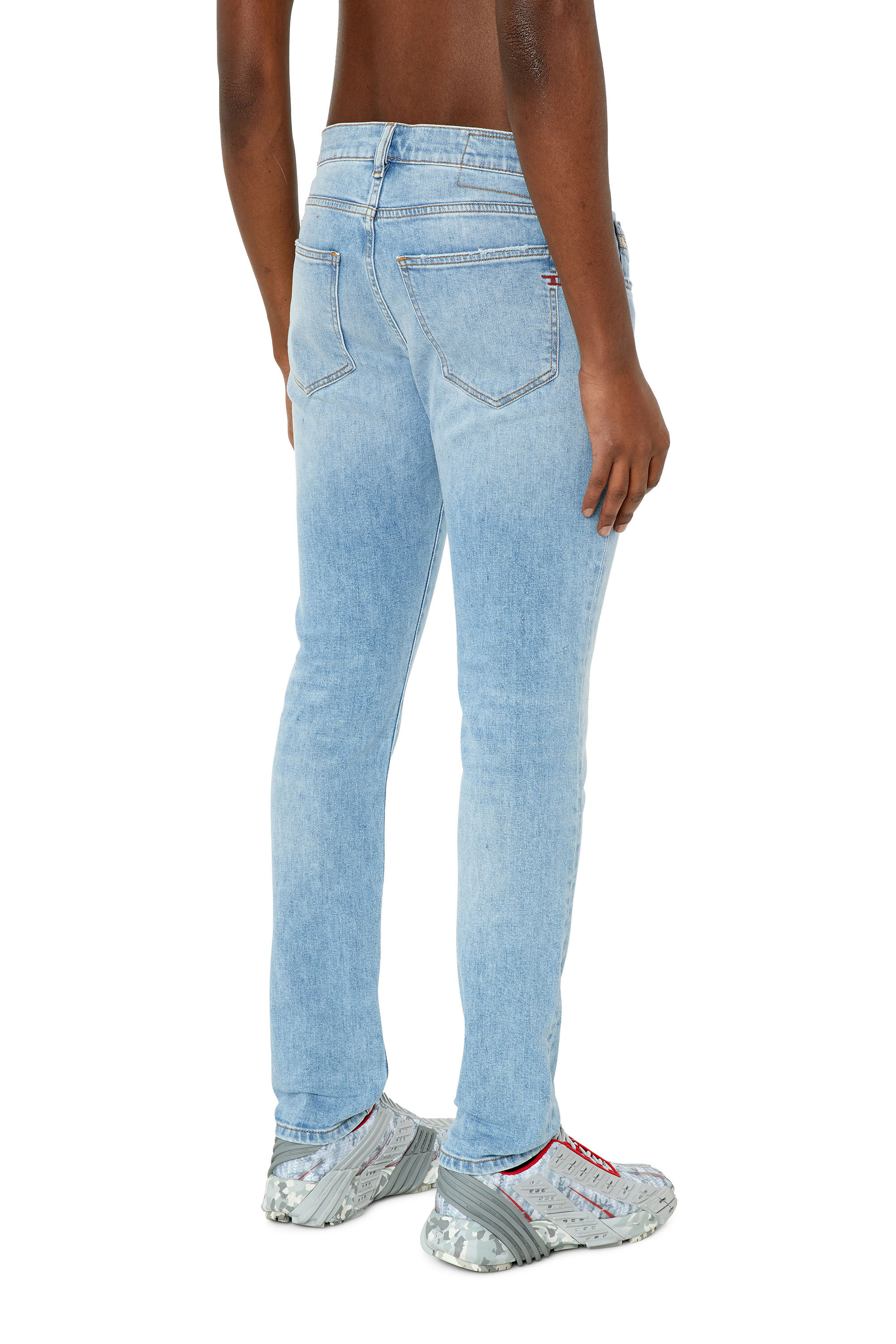 2019 D-STRUKT Man: Essential Slim Light blue Jeans | Diesel ®