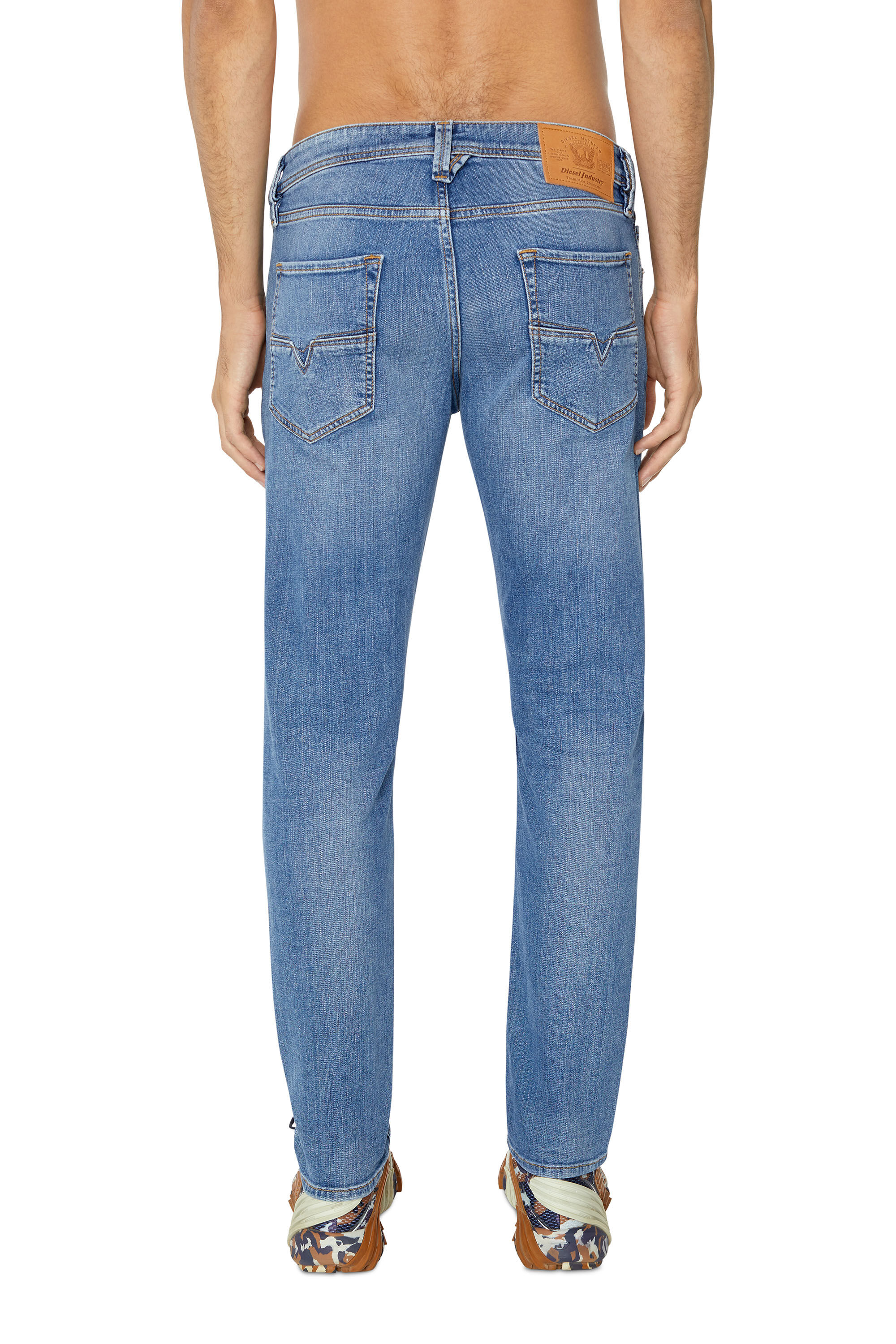 1986 LARKEE-BEEX Man: Tapered Light blue Jeans, mid rise