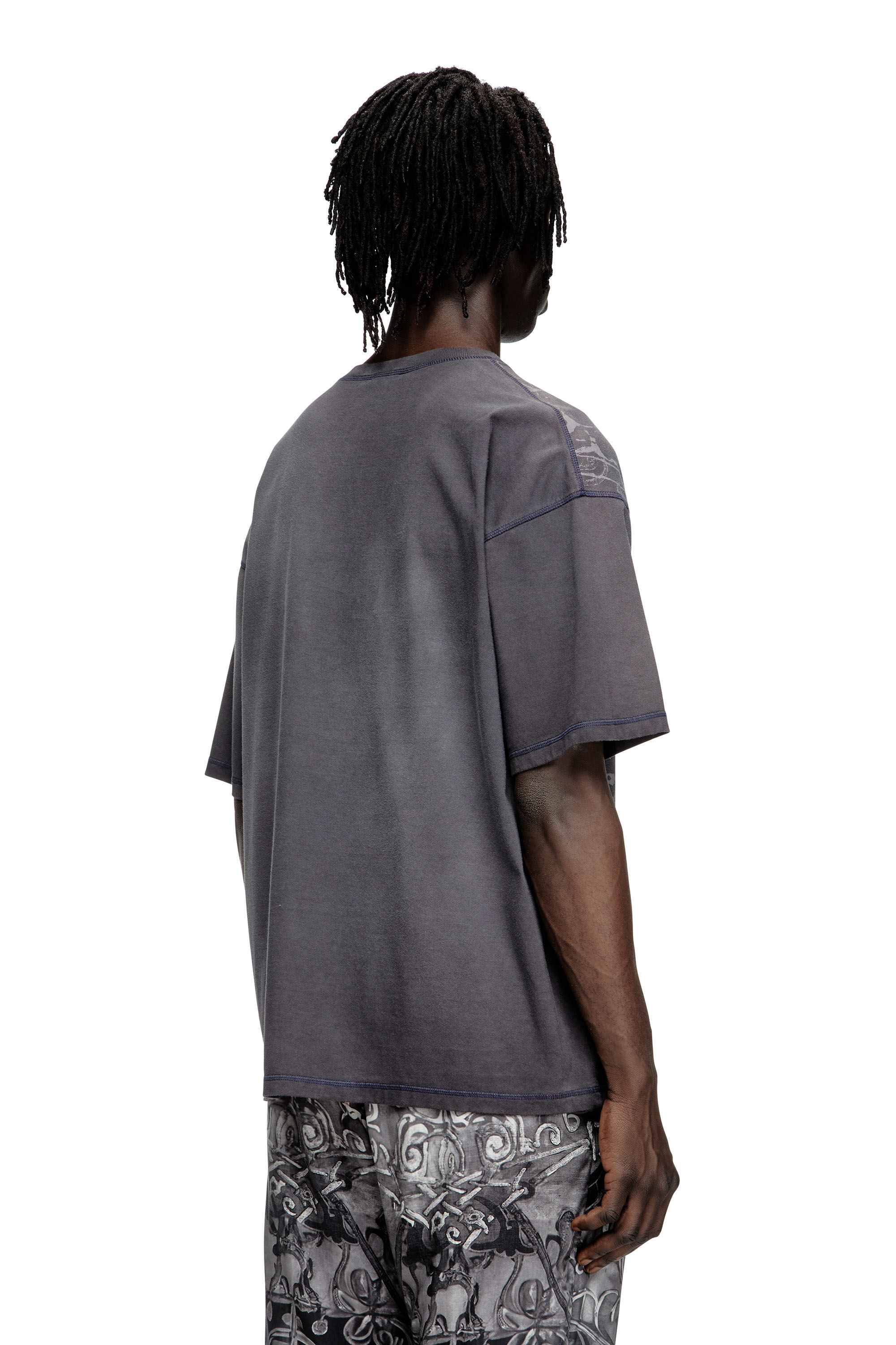 Diesel - T-BOXT-T13, Camiseta con estampado medieval a tono Hombre in Negro - 4