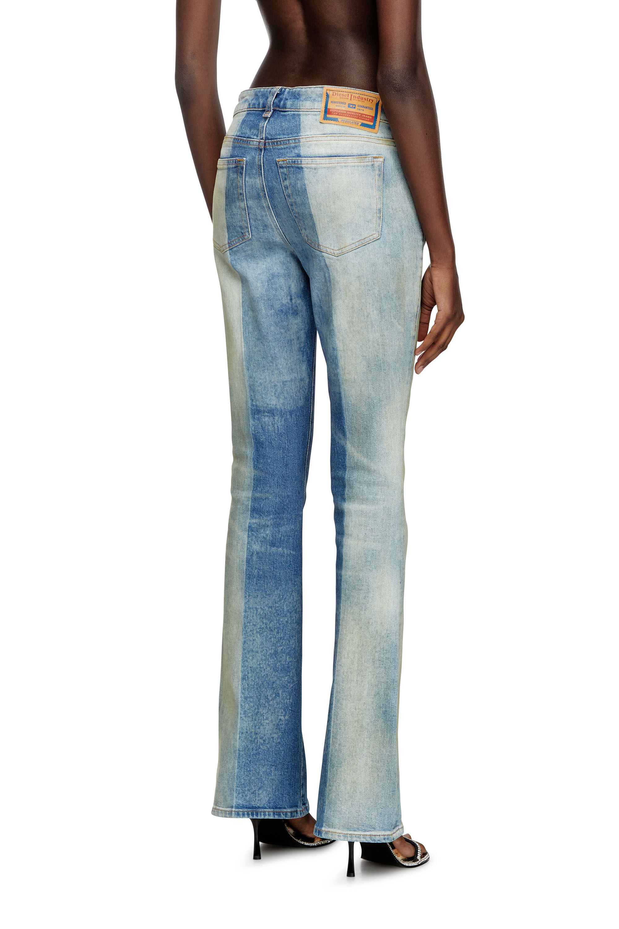 Diesel - Bootcut and Flare Jeans 1969 D-Ebbey 007W8 Mujer, Azul medio - 5