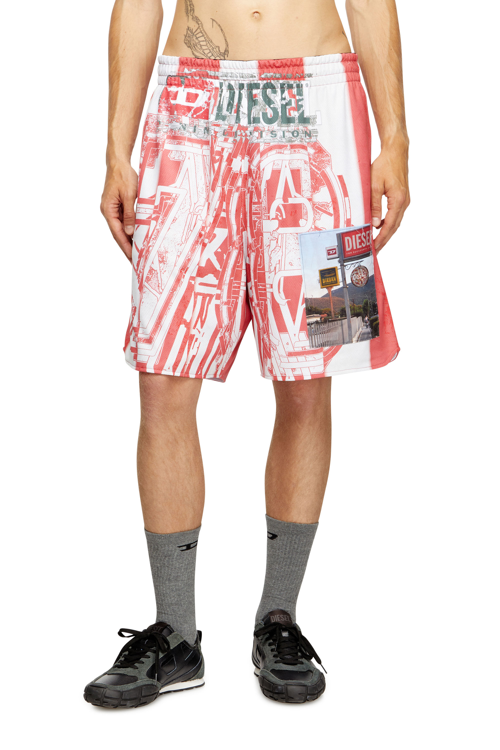 Diesel - P-KURT, Pantalones cortos a rayas con parches fotográficos Hombre in Multicolor - 3
