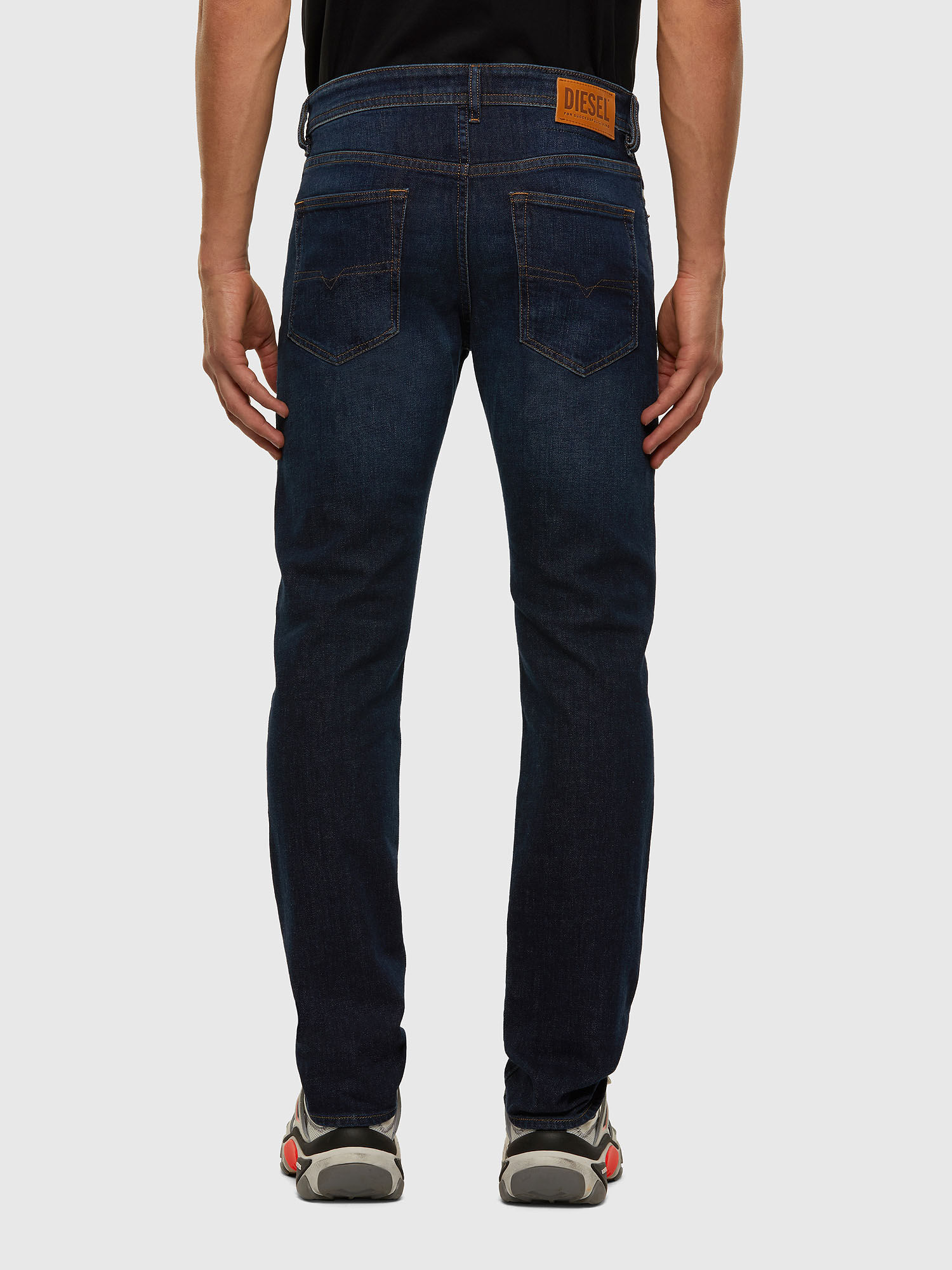 Diesel - Buster 009HN Tapered Jeans, Azul Oscuro - Image 3