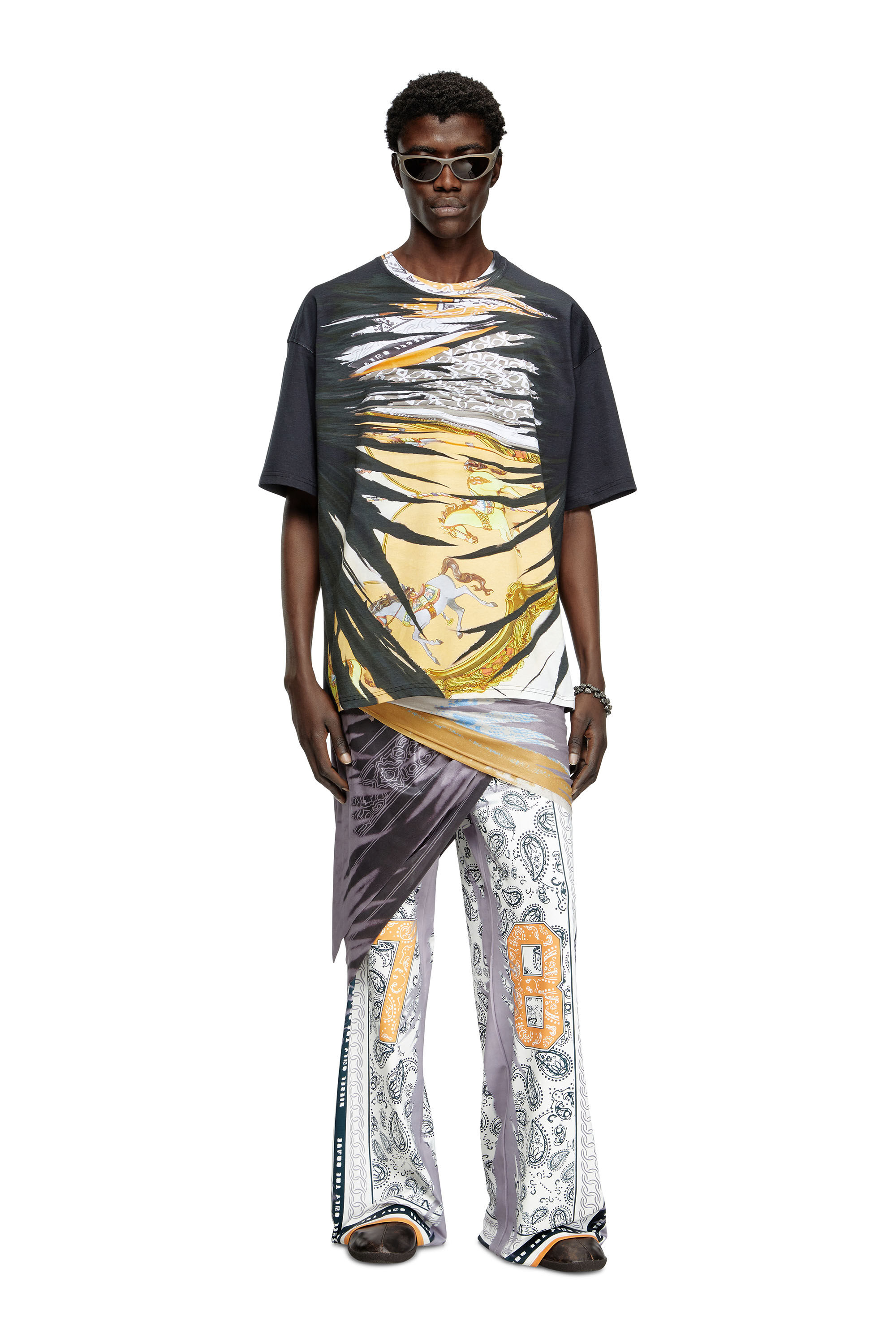DIESEL :: ディーゼル Tシャツ t-boxt-r25 T-BOXT-R25 T-shirt with regal bandana print｜マルチカラー