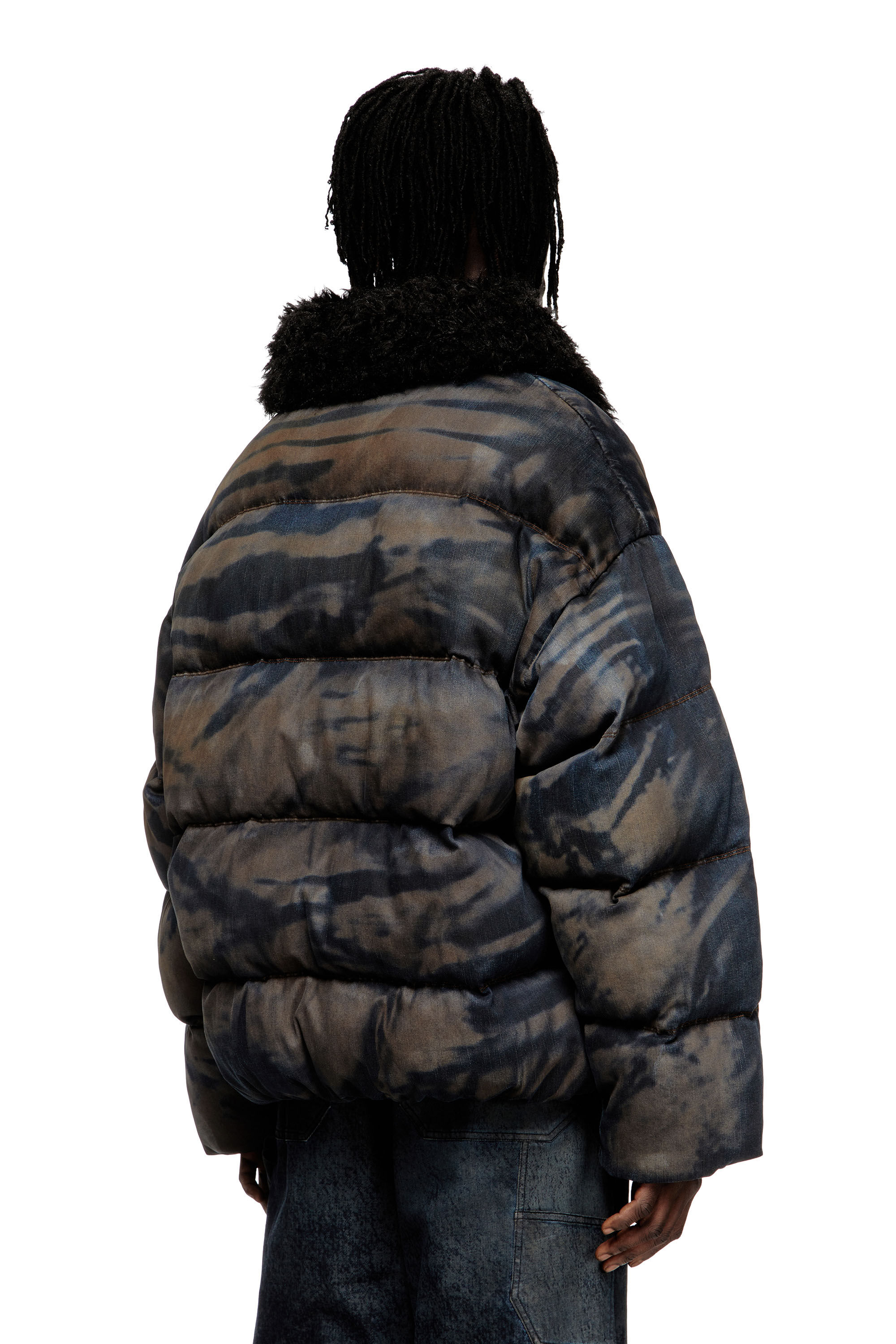 Diesel - W-JOHNS, Chaqueta de plumón con estampado de camuflaje efecto denim sucio Hombre in Multicolor - 5