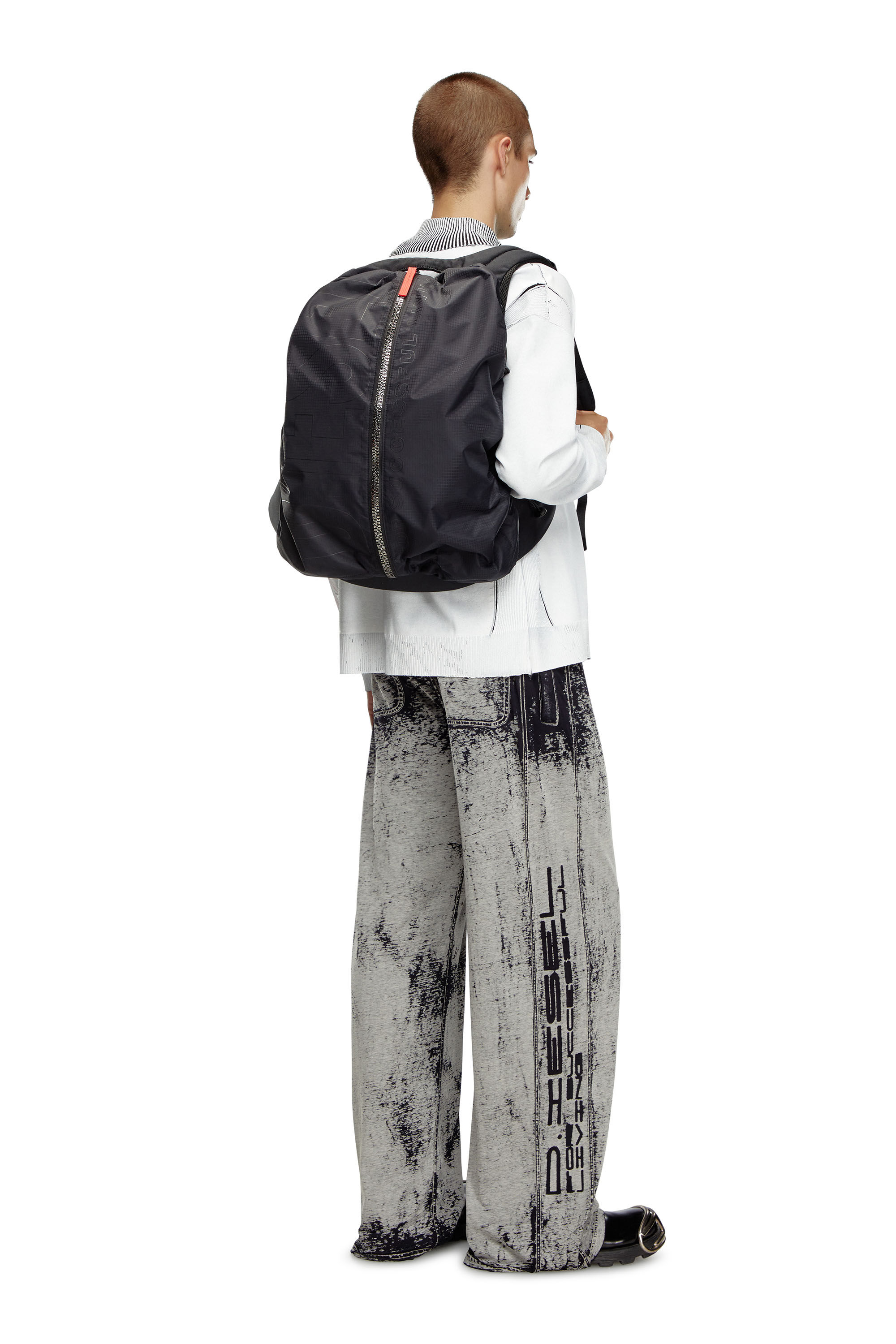 若者に人気のブランド shell check-jacquard in Zip-D-Backpack Men's | Diesel | Black バッグ
