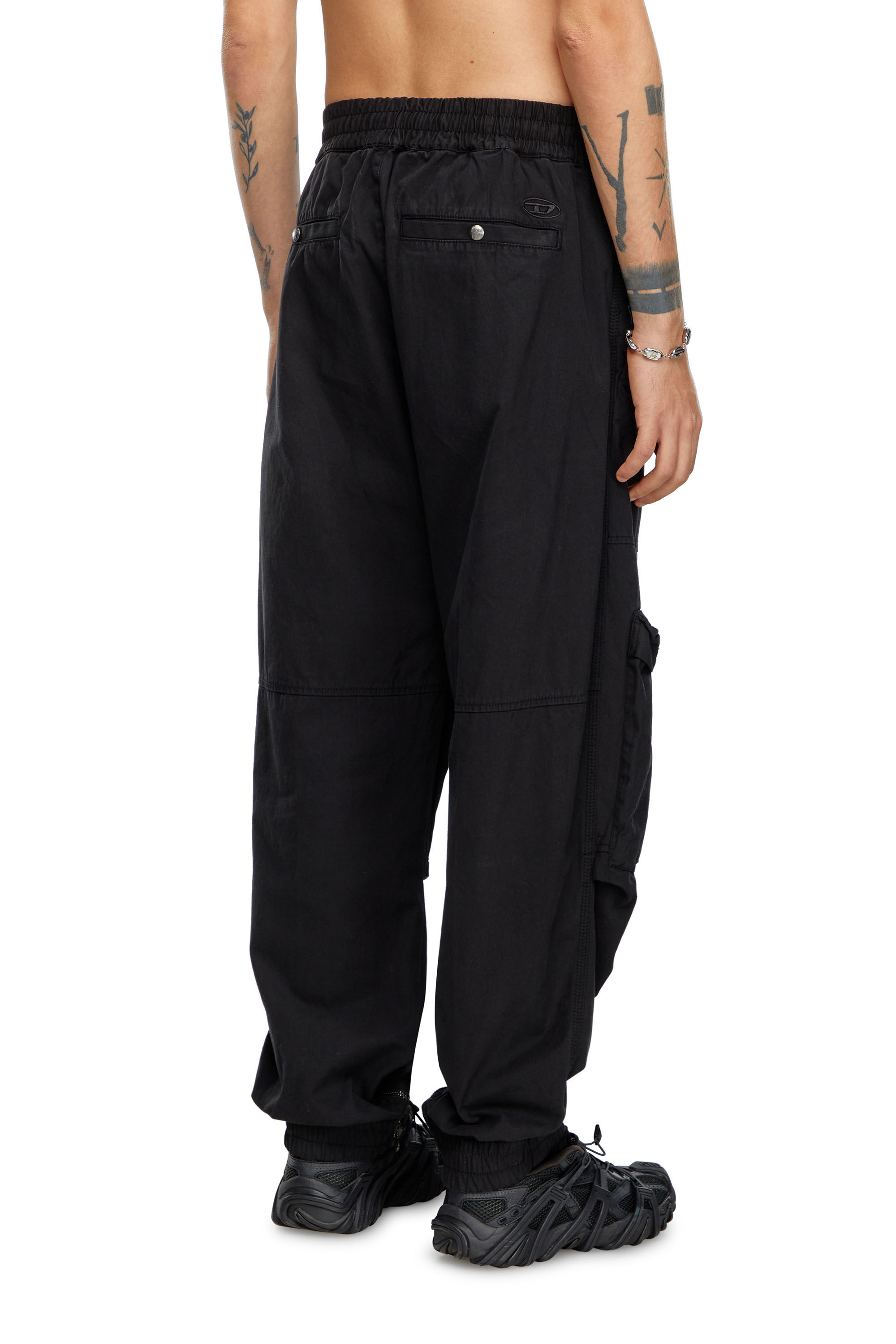 Diesel - P-BEECK, Hombre Pantalones cargo de algodón orgánico desteñido in Negro - Image 4