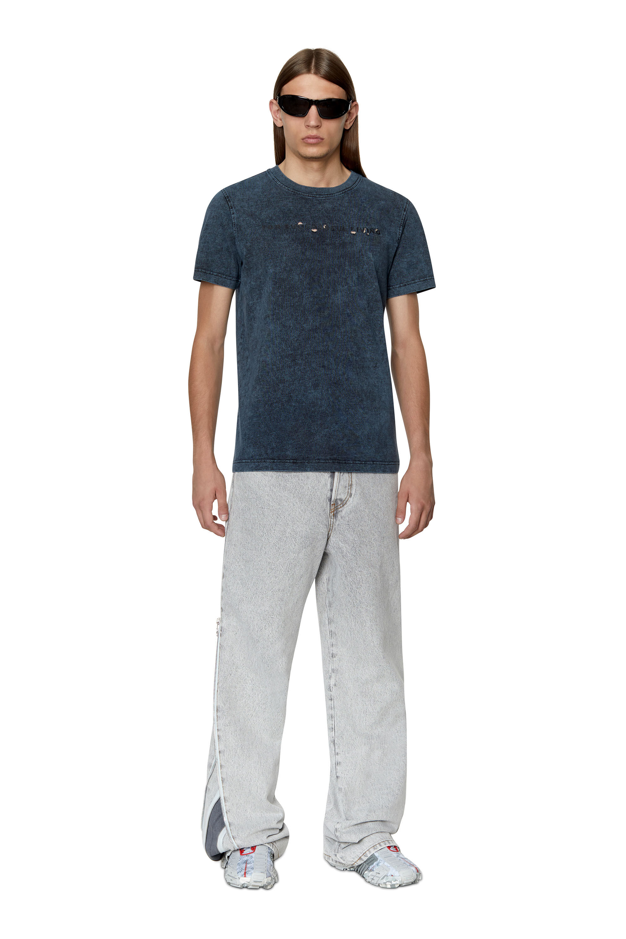 T-DIEGOR-E5 Man: Acid-wash T-shirt with distressed logo | Diesel T-DIEGOR-E5 Man: Acid-wash T-shirt with distressed logo | Diesel