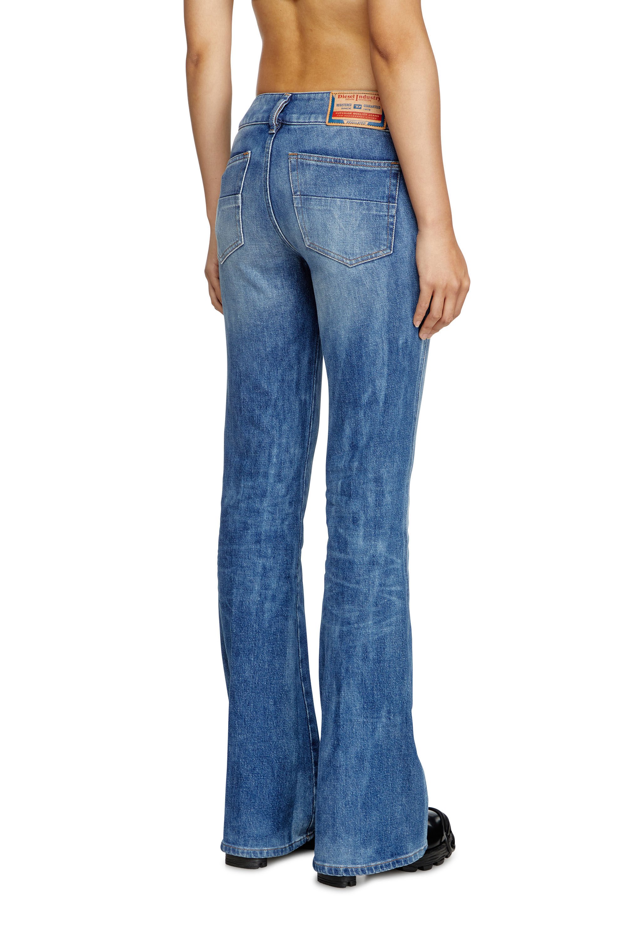 Diesel - Bootcut Jeans D-Hush 09L19 Mujer, Azul medio - 5