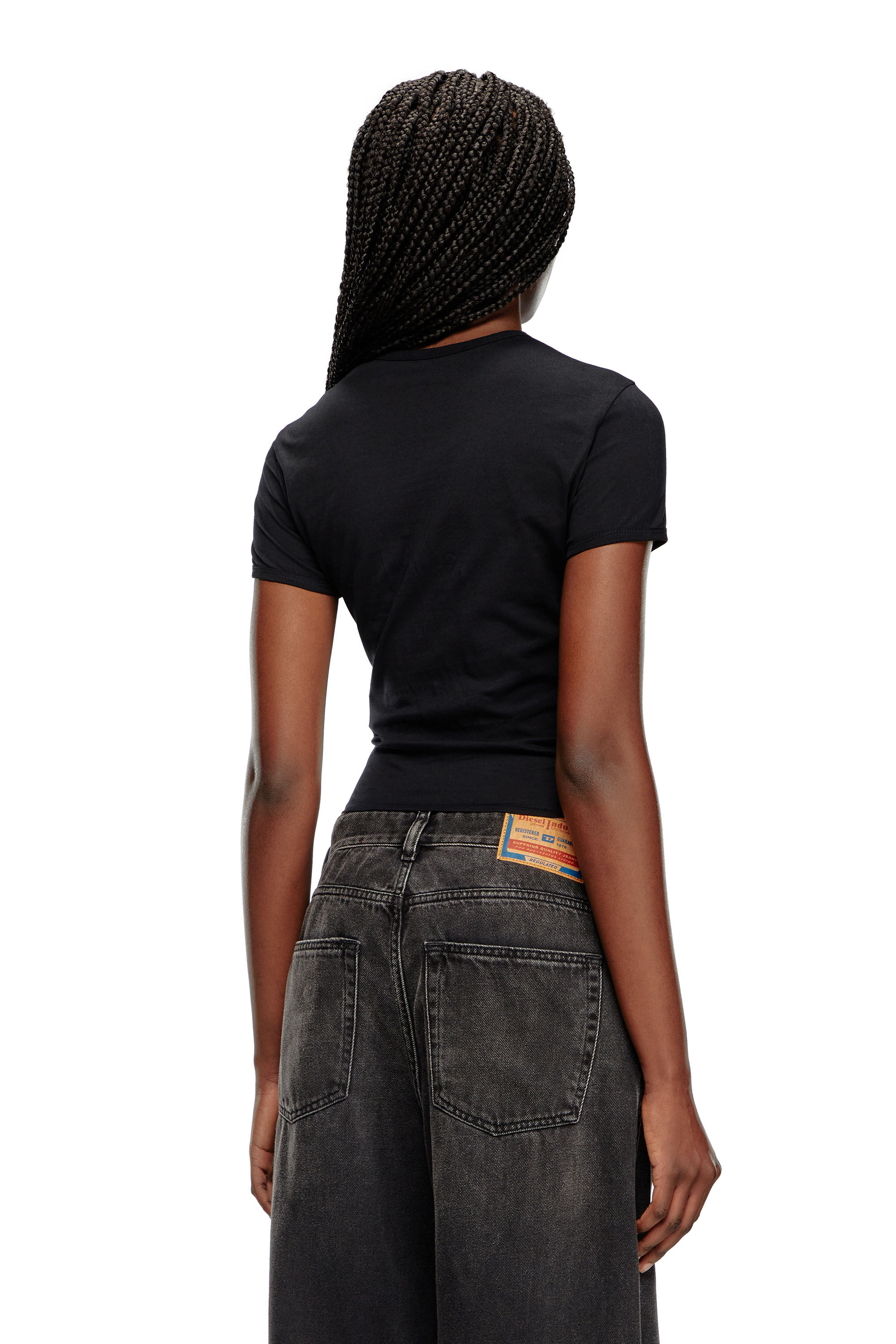 Diesel - T-UNCUTIE-LONG-D, Mujer Camiseta con parche D bordado in Negro - Image 4