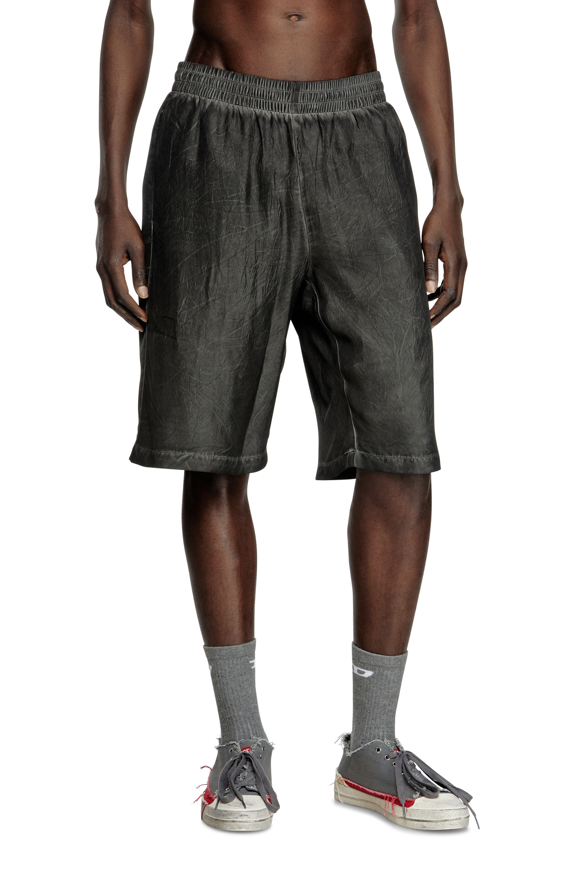 Diesel - P-LEON-SHORT, Pantalones cortos ligeros con desvanecimiento arrugado Unisex in Negro - 3