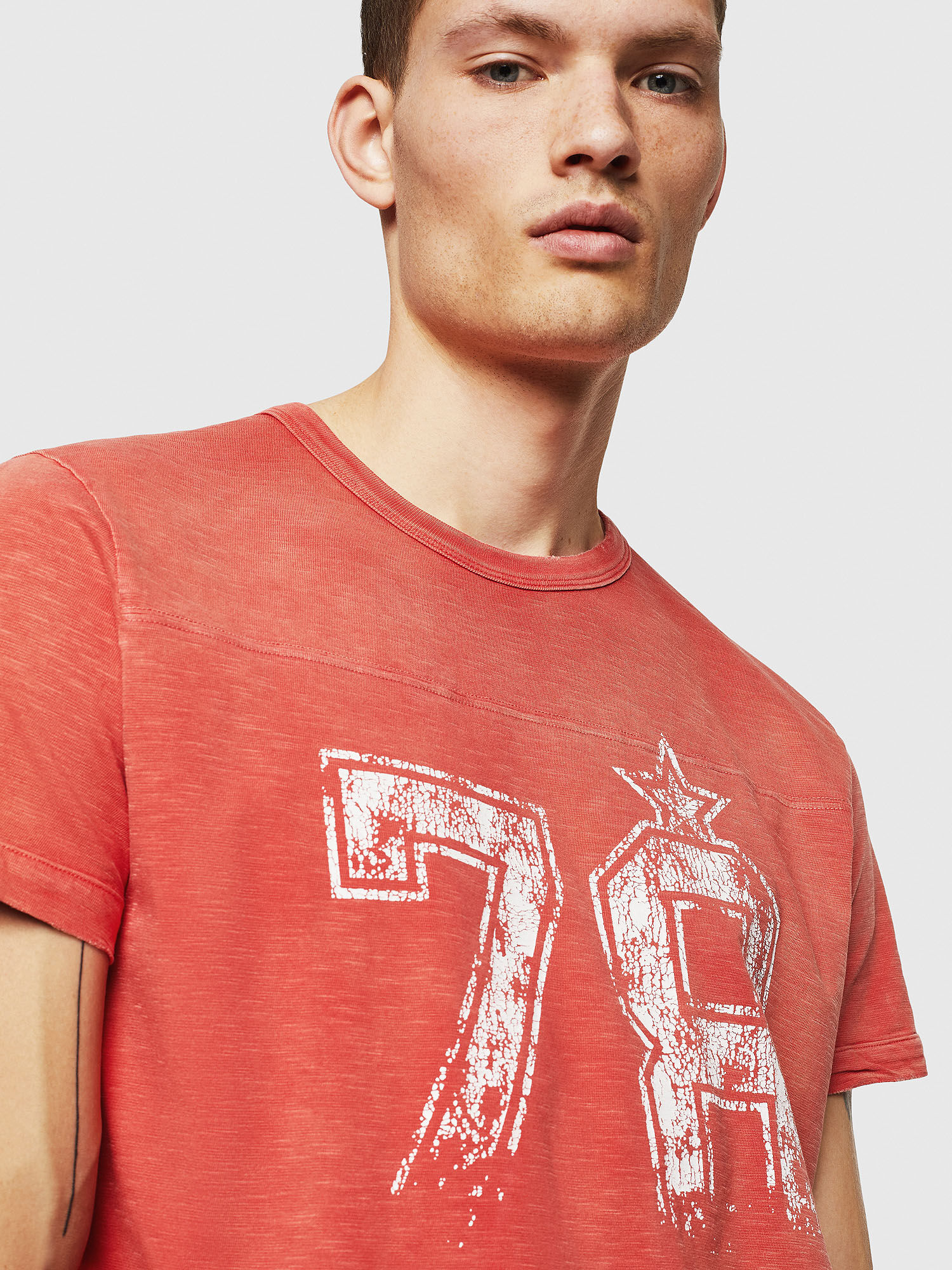 Ondeugd leeftijd Geboorte geven T-DIEGO-CUT-AB Men: Regular-slim T-shirt with 78 crack-print | Diesel