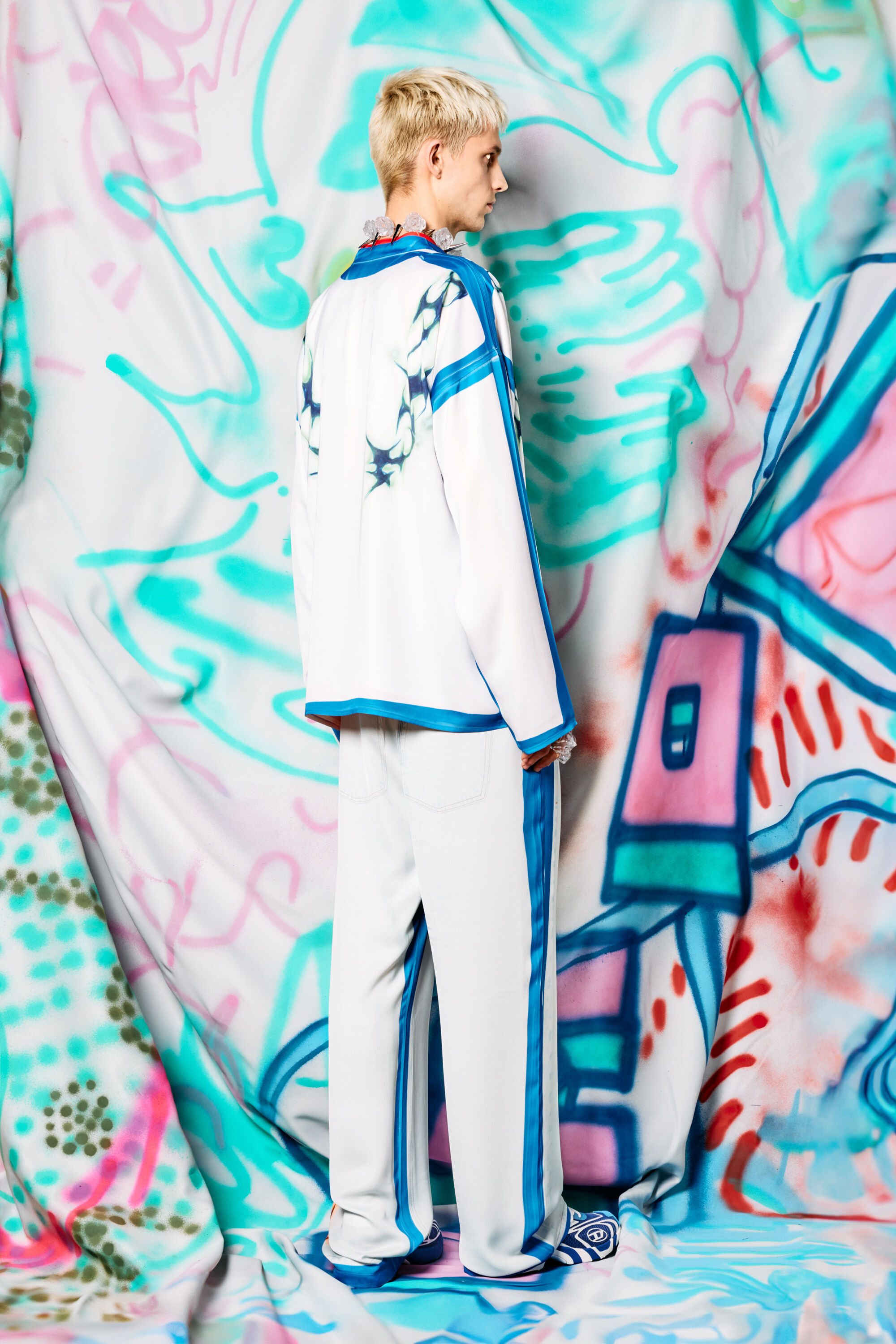 Diesel - T-OLAVI-A-SER-GRAFFITI-JAP, Camiseta de manga larga con estampado graffiti Unisex in Multicolor - 5