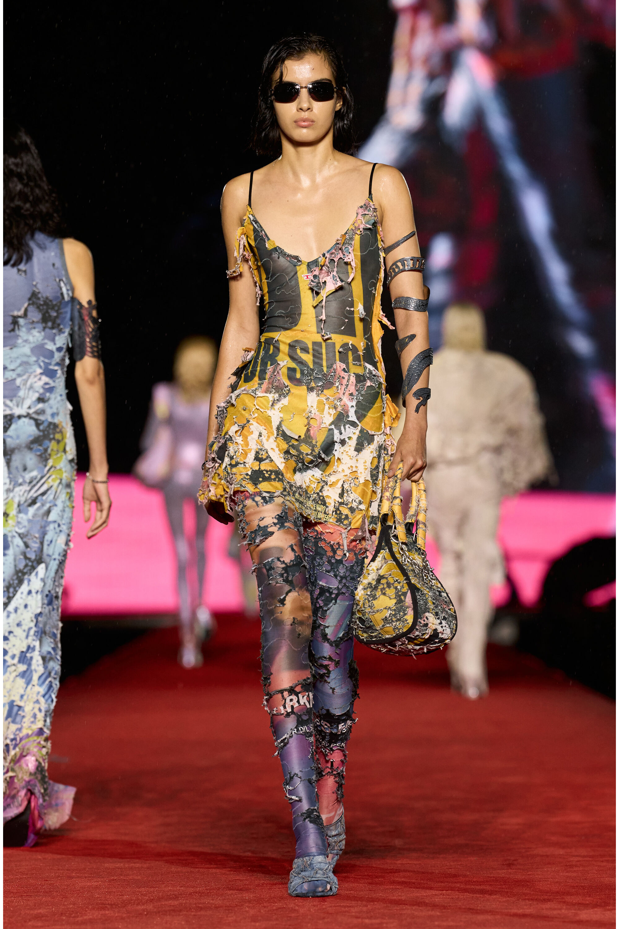 Women's Short destroyed dress with poster print | Multicolor