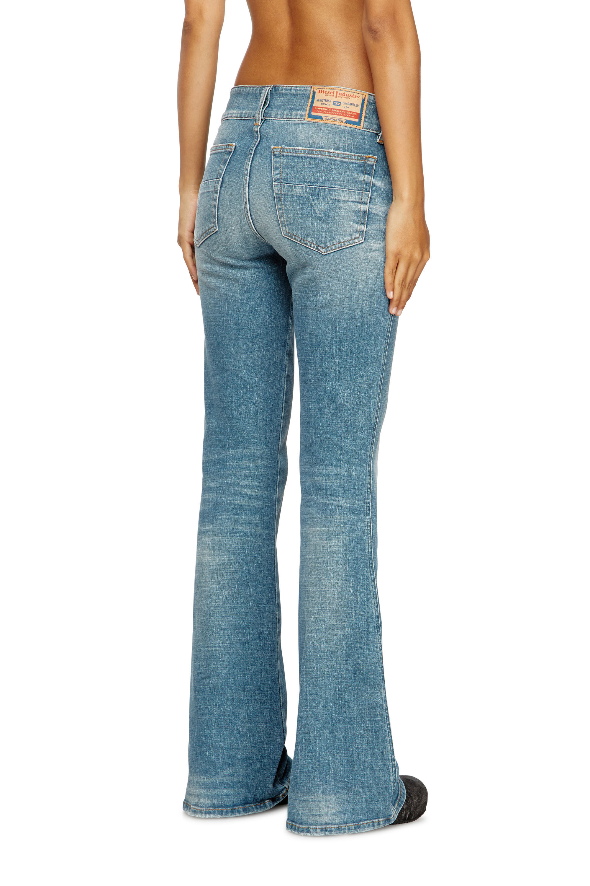 Diesel - Bootcut Jeans D-Hush 09M58 Mujer, Azul medio - 5