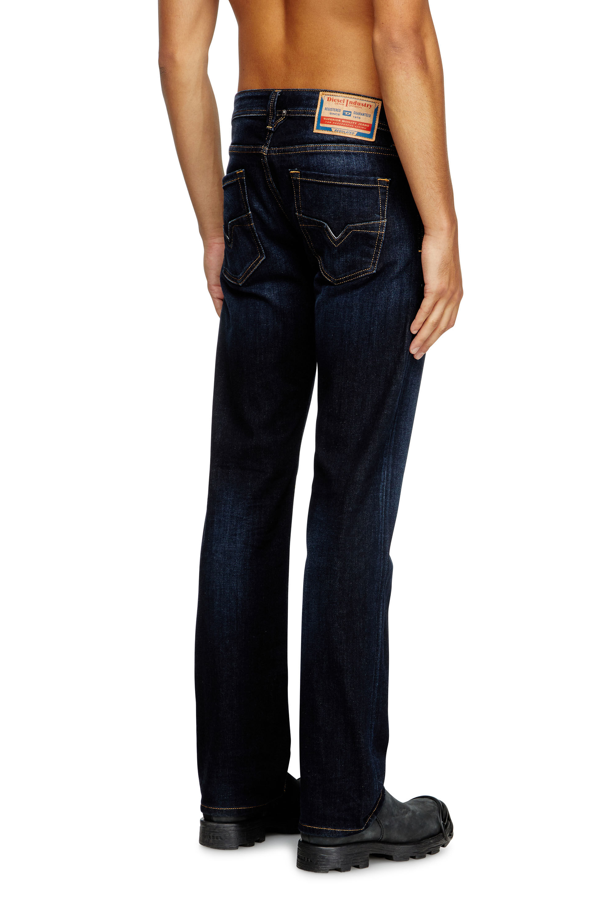 Diesel - Regular Jeans 1985 Larkee 009ZS Hombre, Azul Oscuro - 4