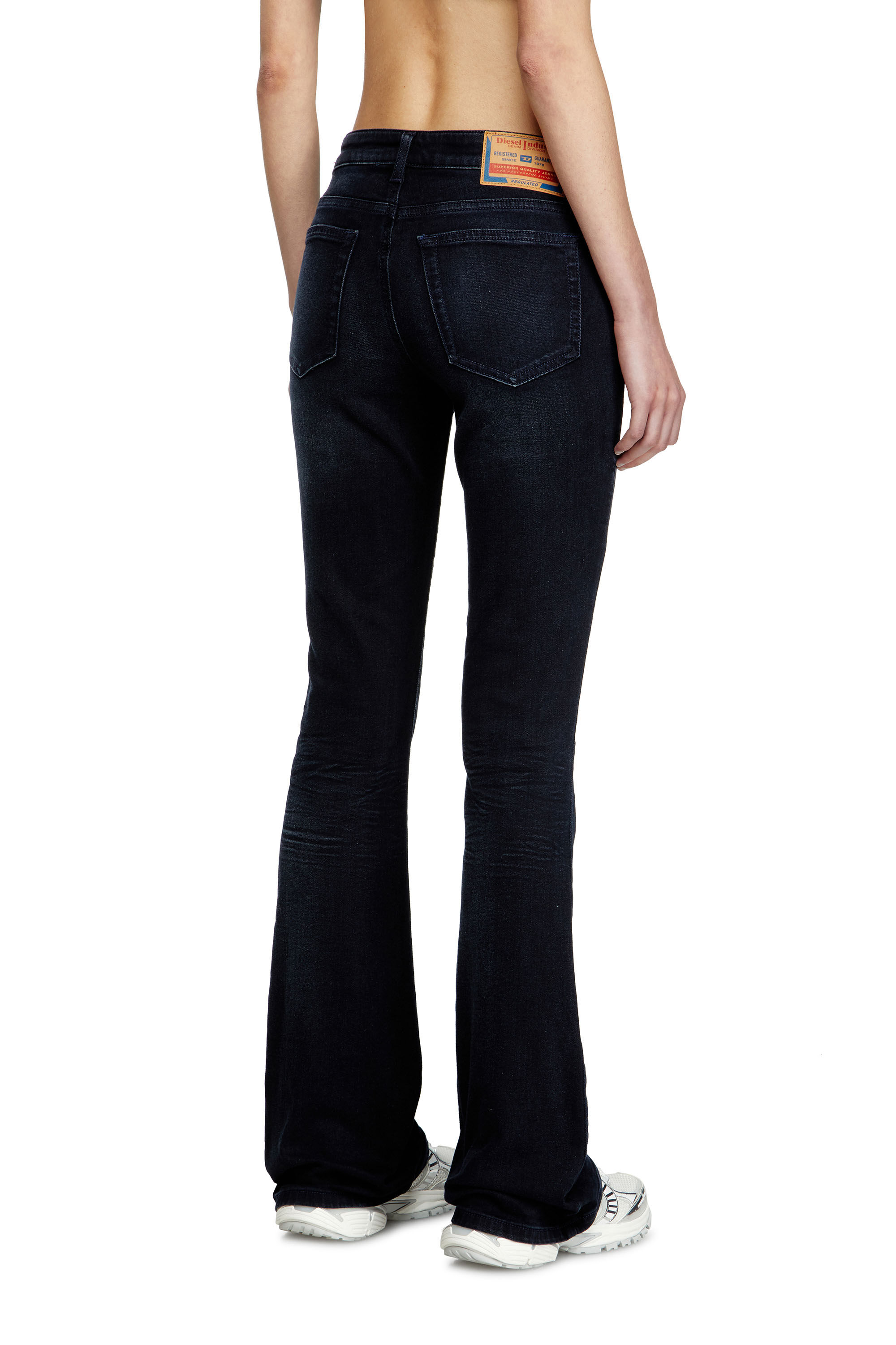 Diesel - Bootcut Jeans 1969 D-Ebbey 0BMBU Mujer, Azul Oscuro - 5