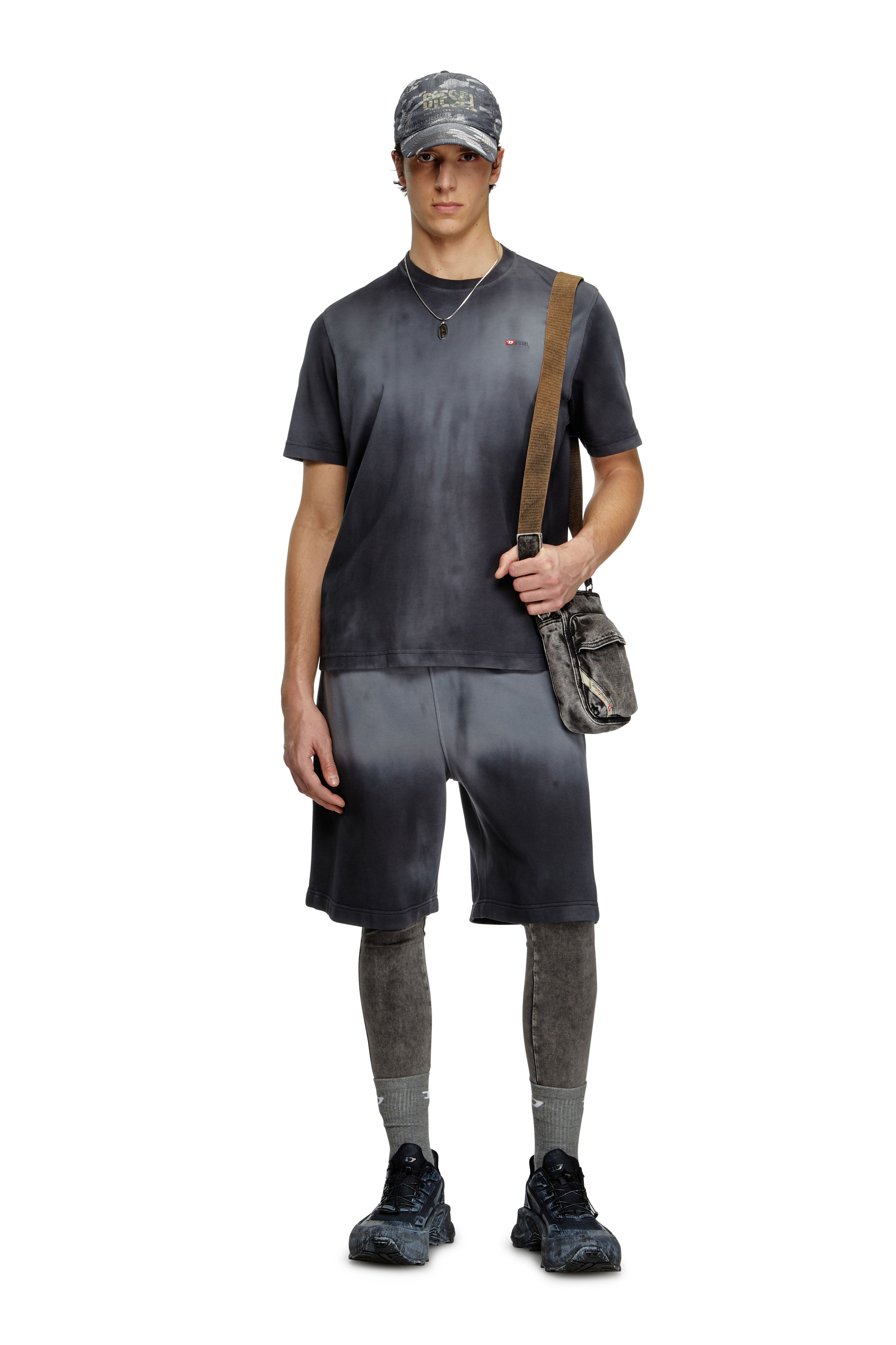 Diesel - T-ADJUST-R15, Camiseta desteñida con bordado de micro logotipo Hombre in Negro - 1