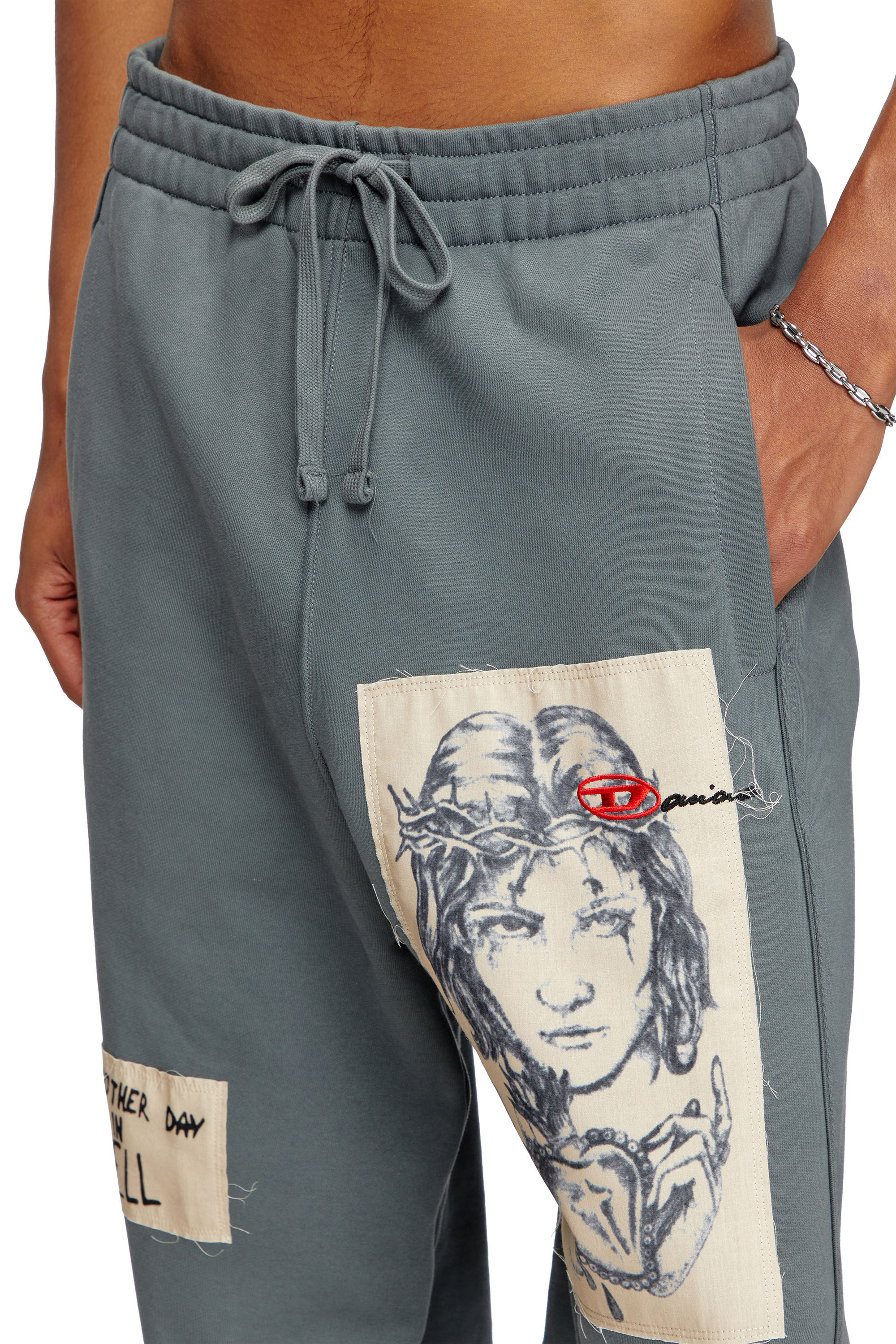 Diesel - P-MARTYANS-DD, Pantalones deportivos con parches de tatuaje Unisex in Gris - 4