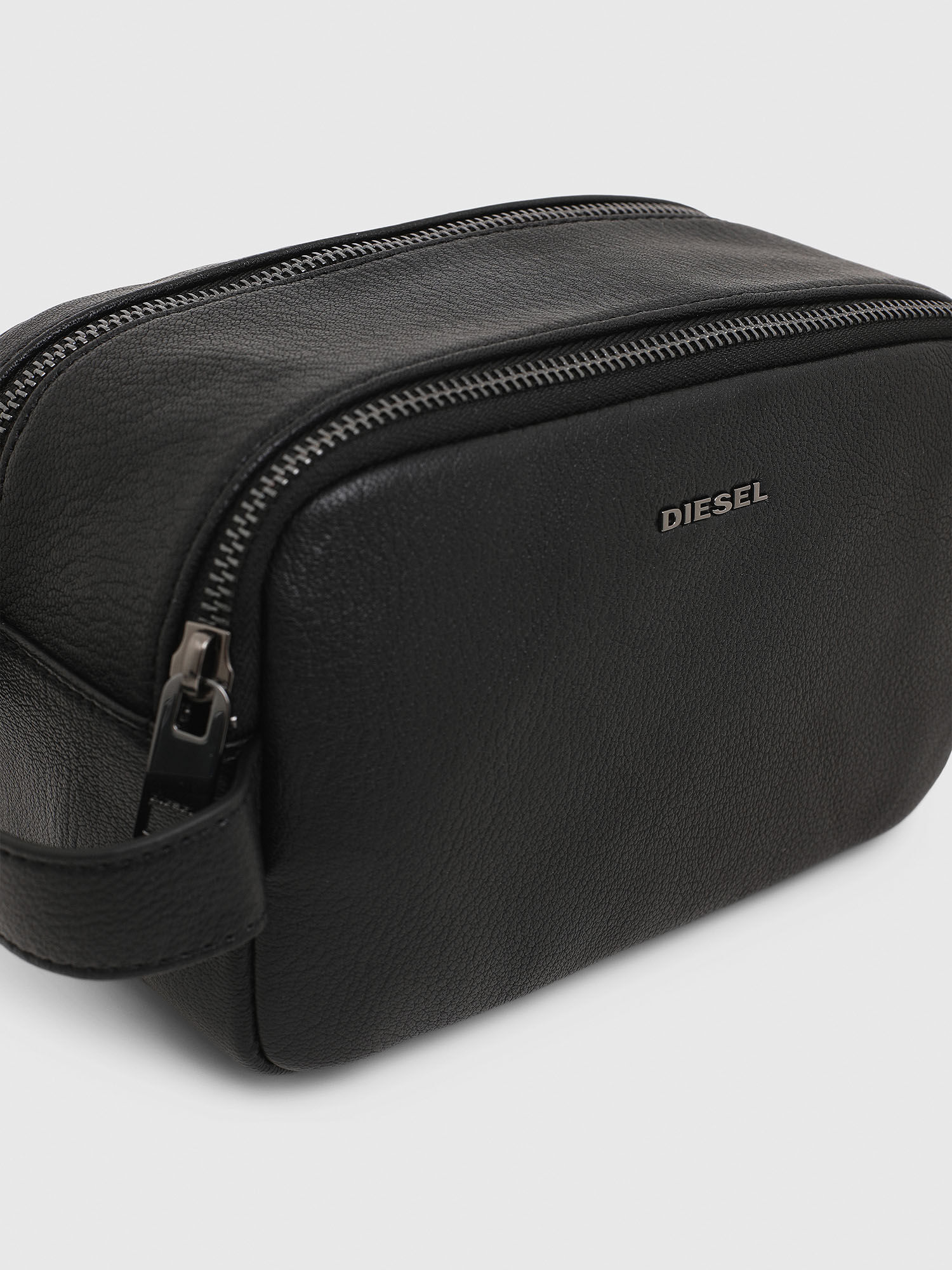 POUCHUR Man: Wash bag in grained leather