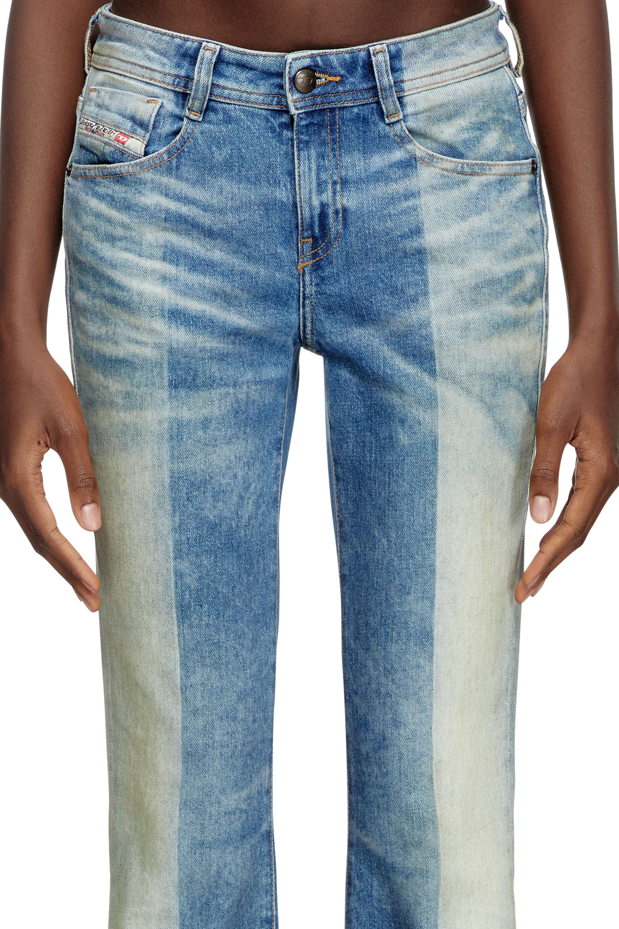 Diesel - Bootcut and Flare Jeans 1969 D-Ebbey 007W8 Mujer, Azul medio - 5