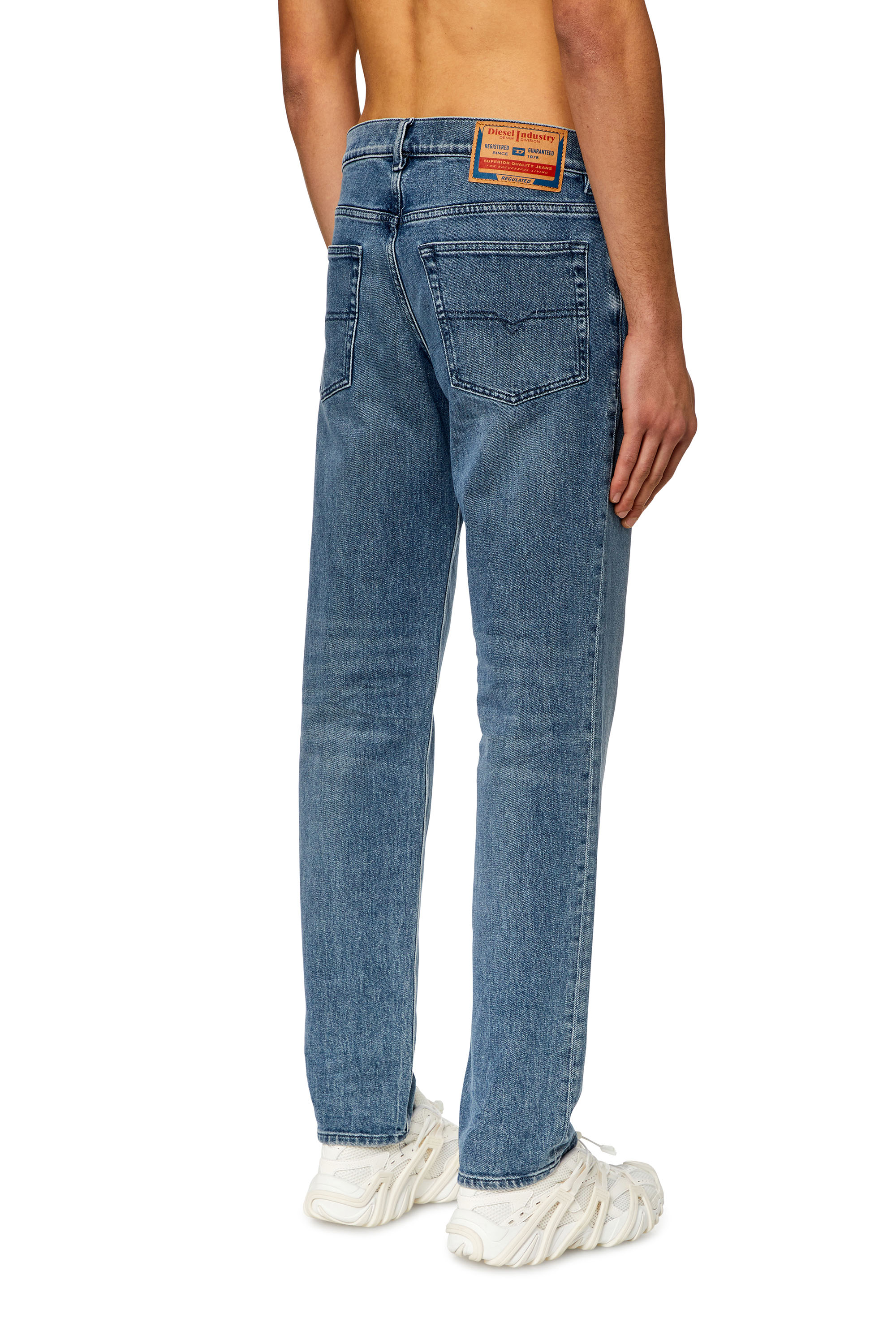Diesel - Tapered Jeans 2023 D-Finitive 09H30, Azul medio - Image 2