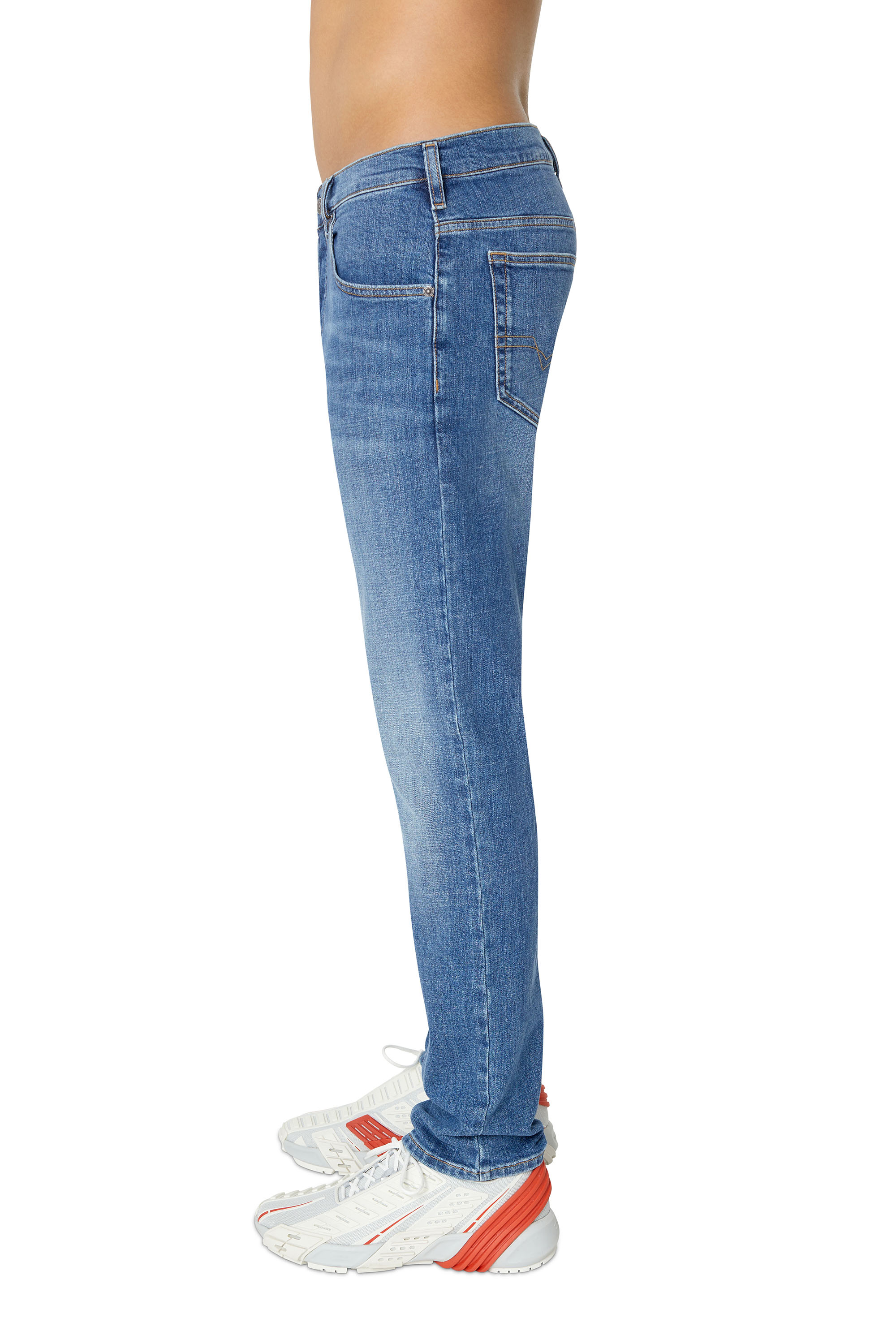 Diesel - D-Yennox 0IHAT Tapered Jeans, Azul medio - Image 4