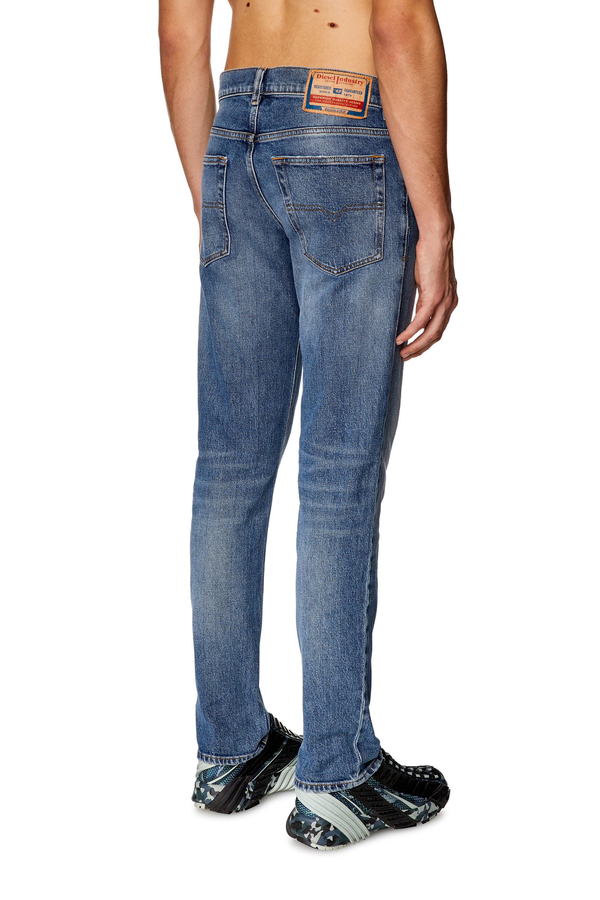 Diesel - Tapered Jeans 2023 D-Finitive 09I16, Azul medio - Image 2