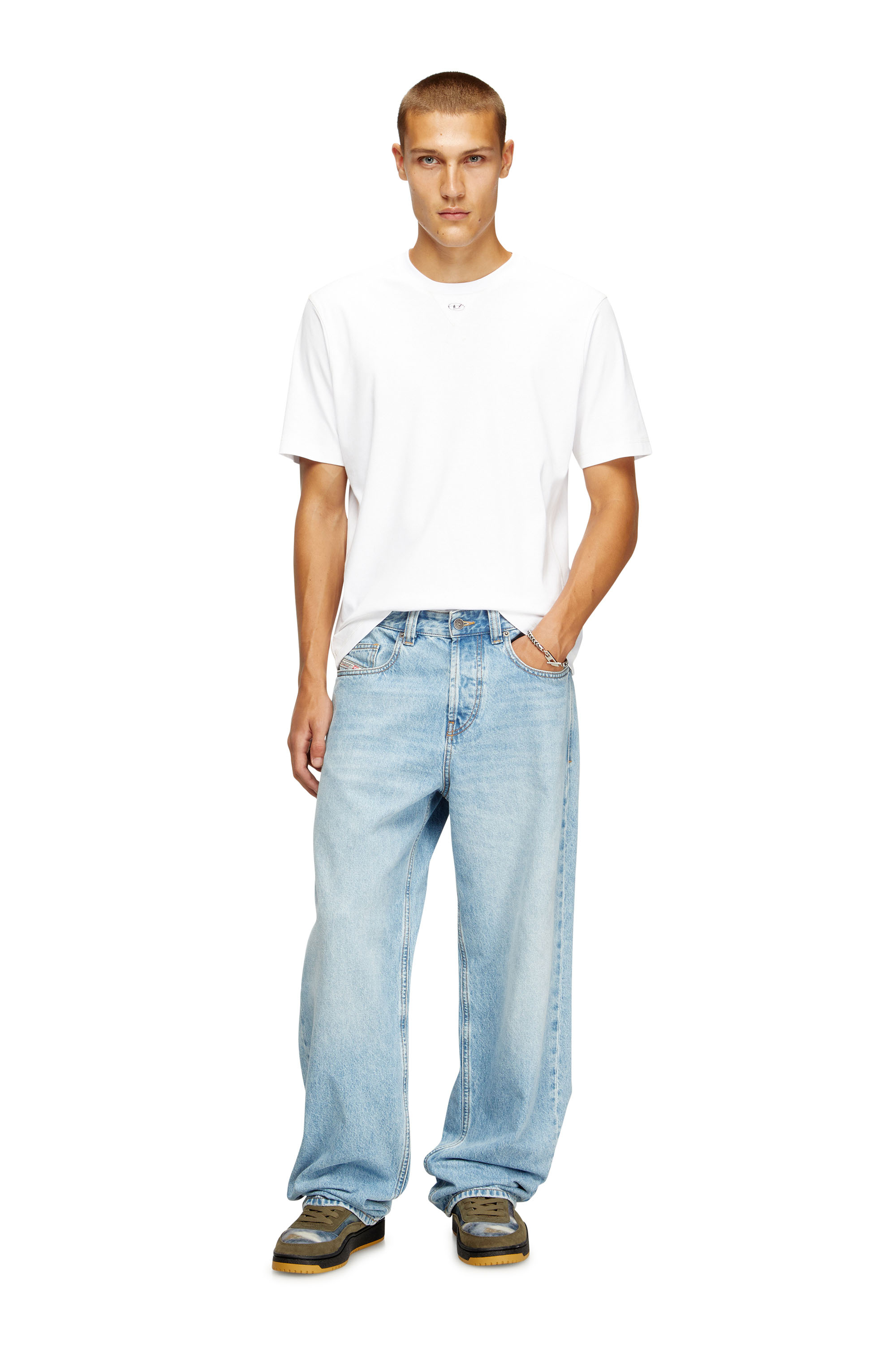 Diesel - T-MADJUST-TR, Regular T-shirt with crew neck and Oval D Hombre in ToBeDefined - 2