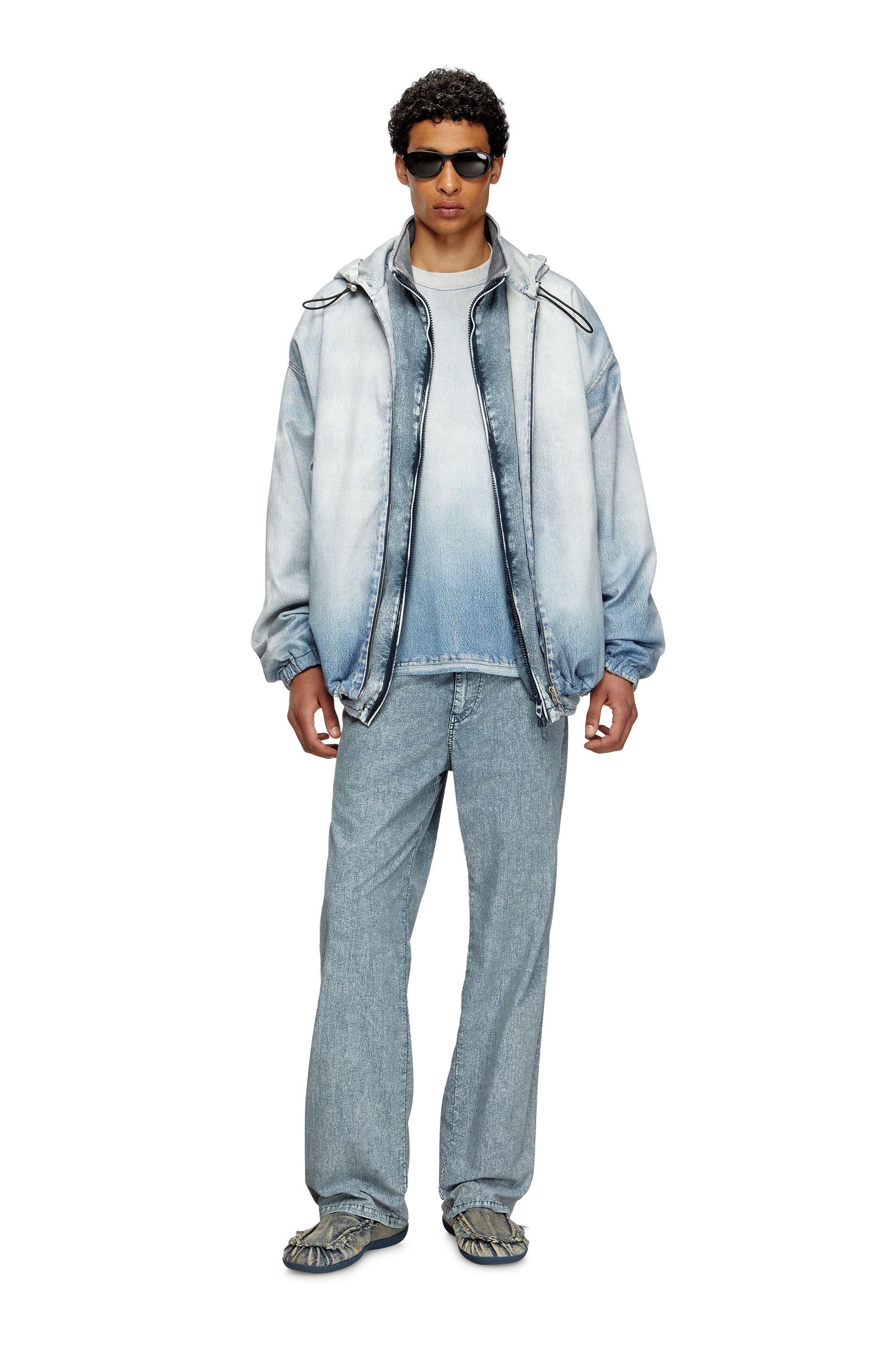 Diesel - D-WYNNY JOGG, Chaqueta con capucha de JoggJeans estampado con efecto desteñido Hombre in Azul marino - 2