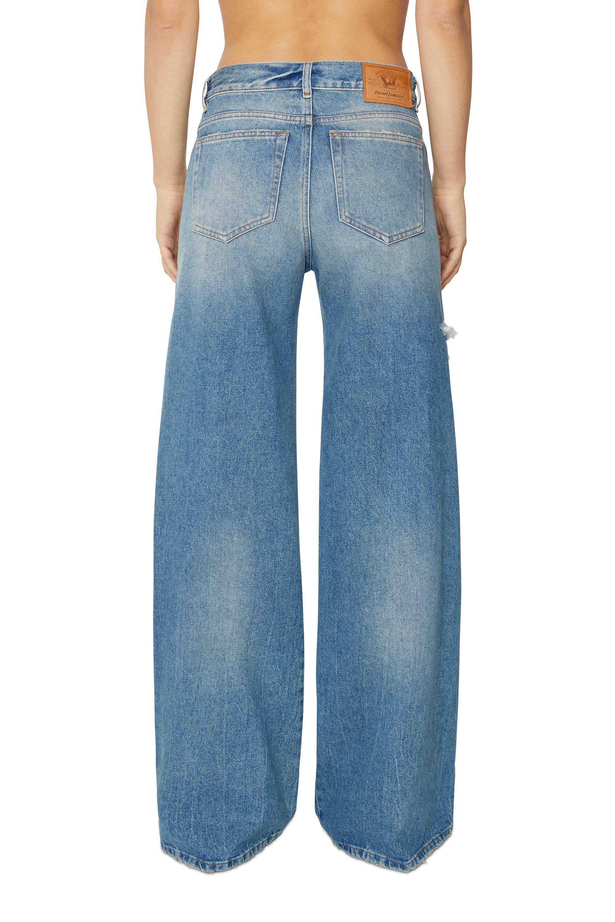 Diesel - 1978 D-AKEMI 09D97 Bootcut and Flare Jeans, Azul Claro - Image 4