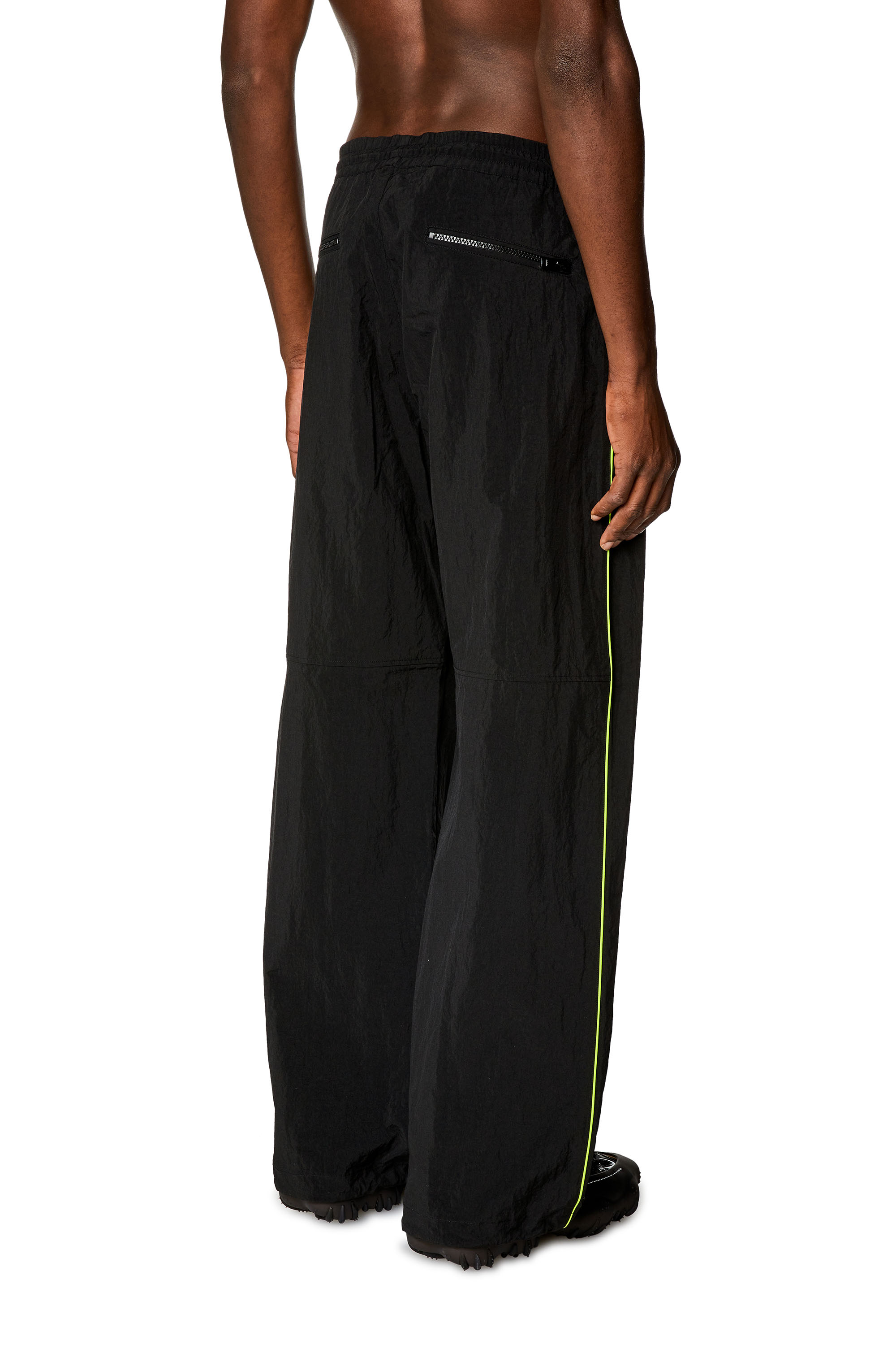 Diesel - P-GOLD-TECH, Hombre Pantalones ligeros de nailon arrugado in Negro - Image 2