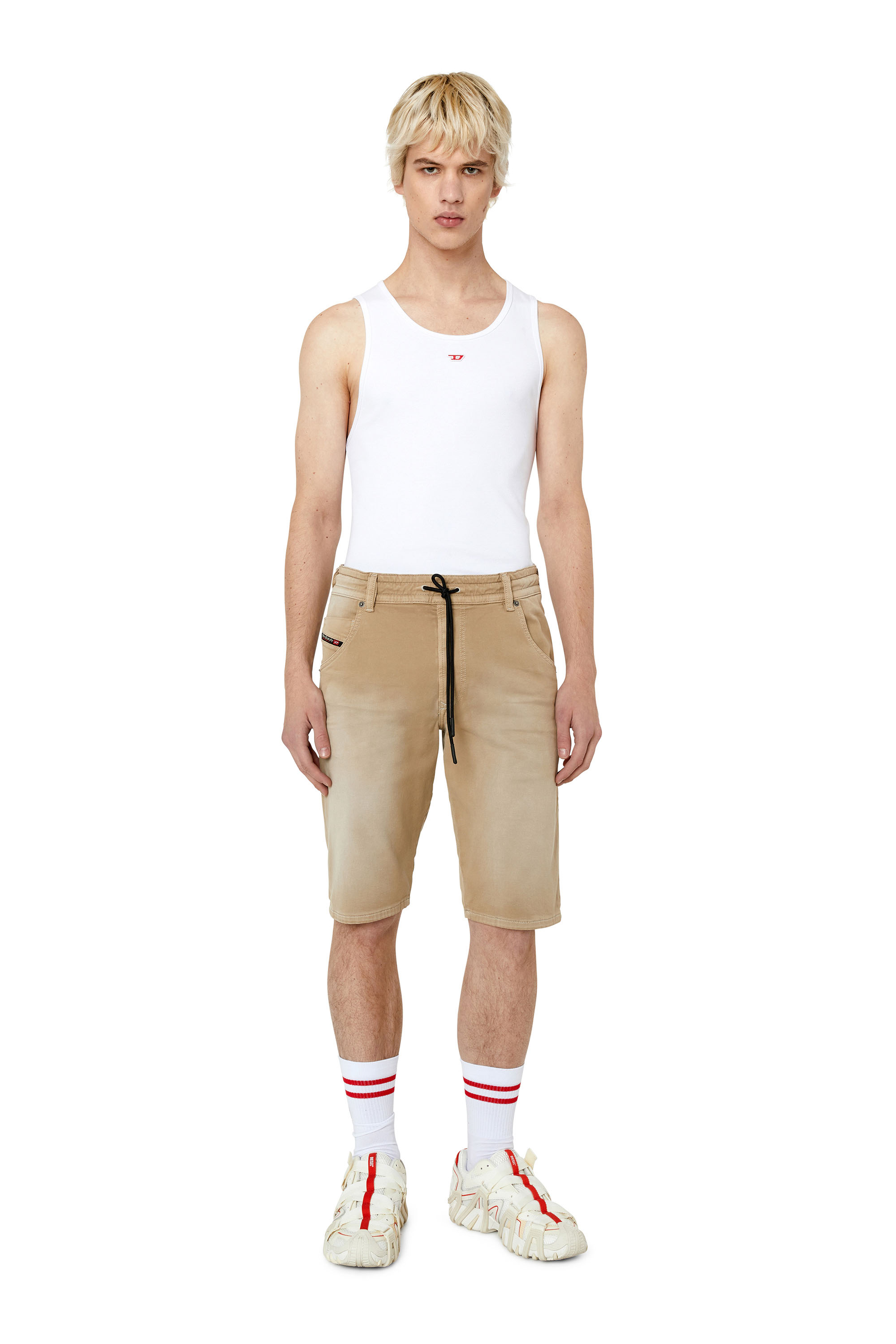 Diesel - D-KROOSHORT-Z JOGGJEANS, Hombre Pantalones cortos de color de JoggJeans® in Beige - Image 4