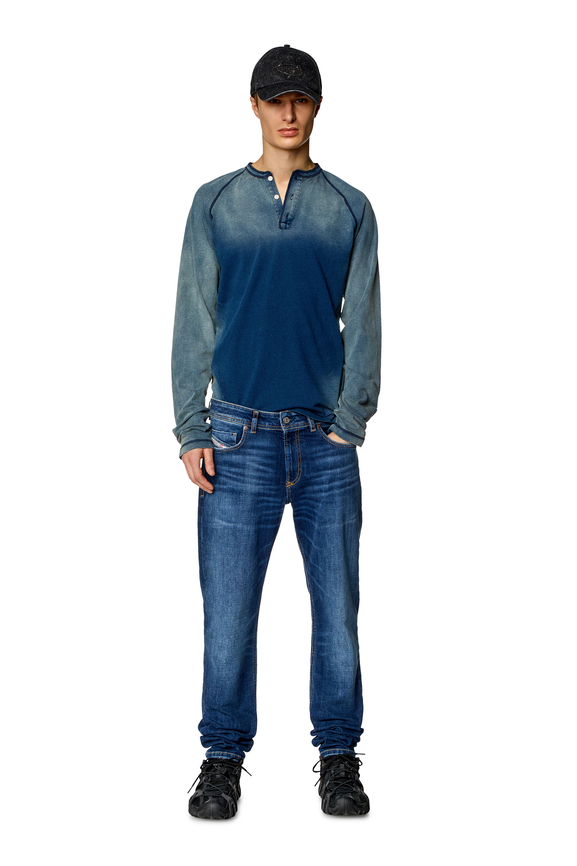 Diesel - Tapered Jeans 2023 D-Finitive 0CNAA, Azul Oscuro - Image 4